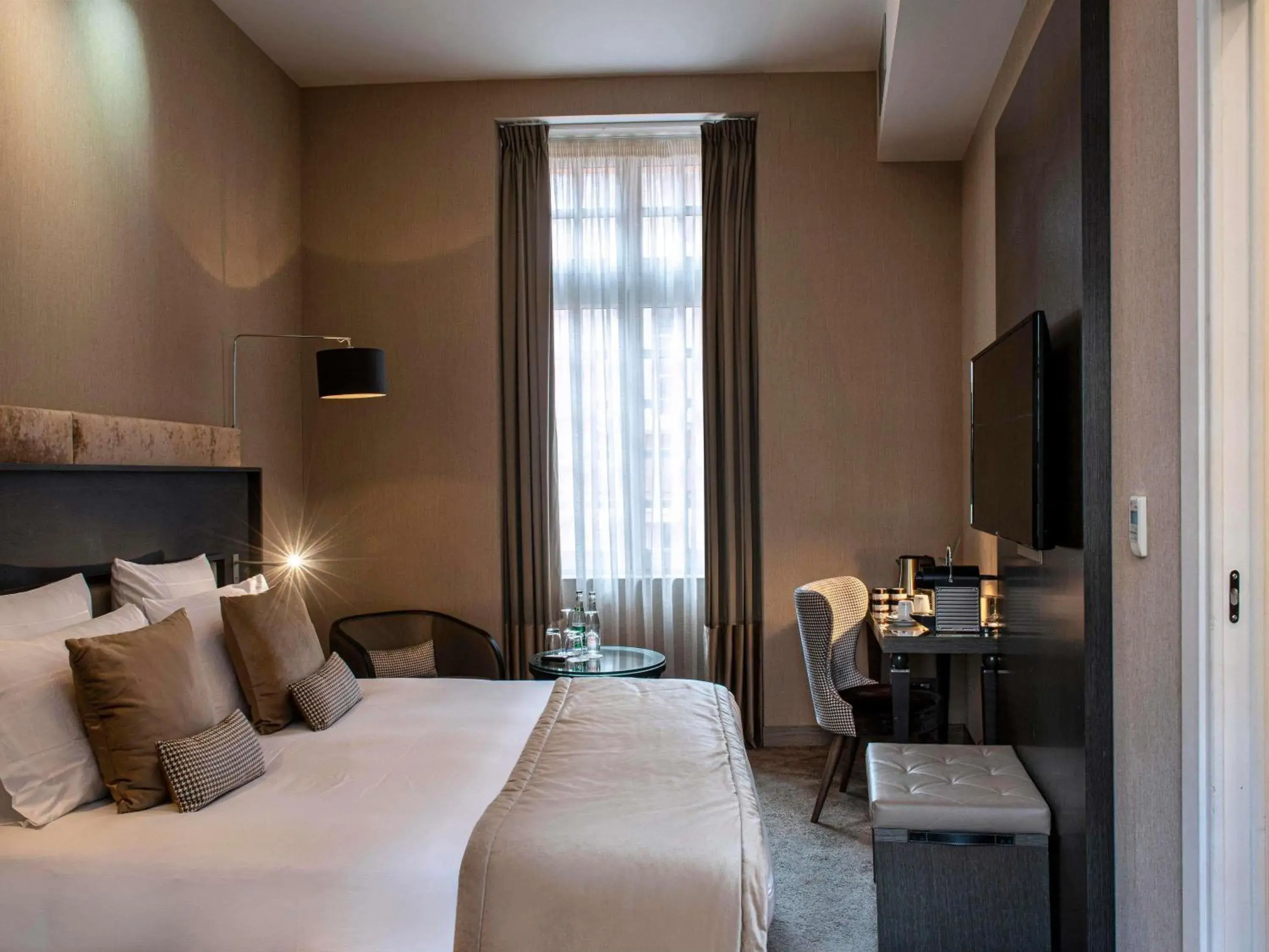 Classic Double Room in La Cour des Consuls Hotel & Spa Toulouse - MGallery Collection Classic Double Room in La Cour des Consuls Hotel & Spa Toulouse - MGallery Collection