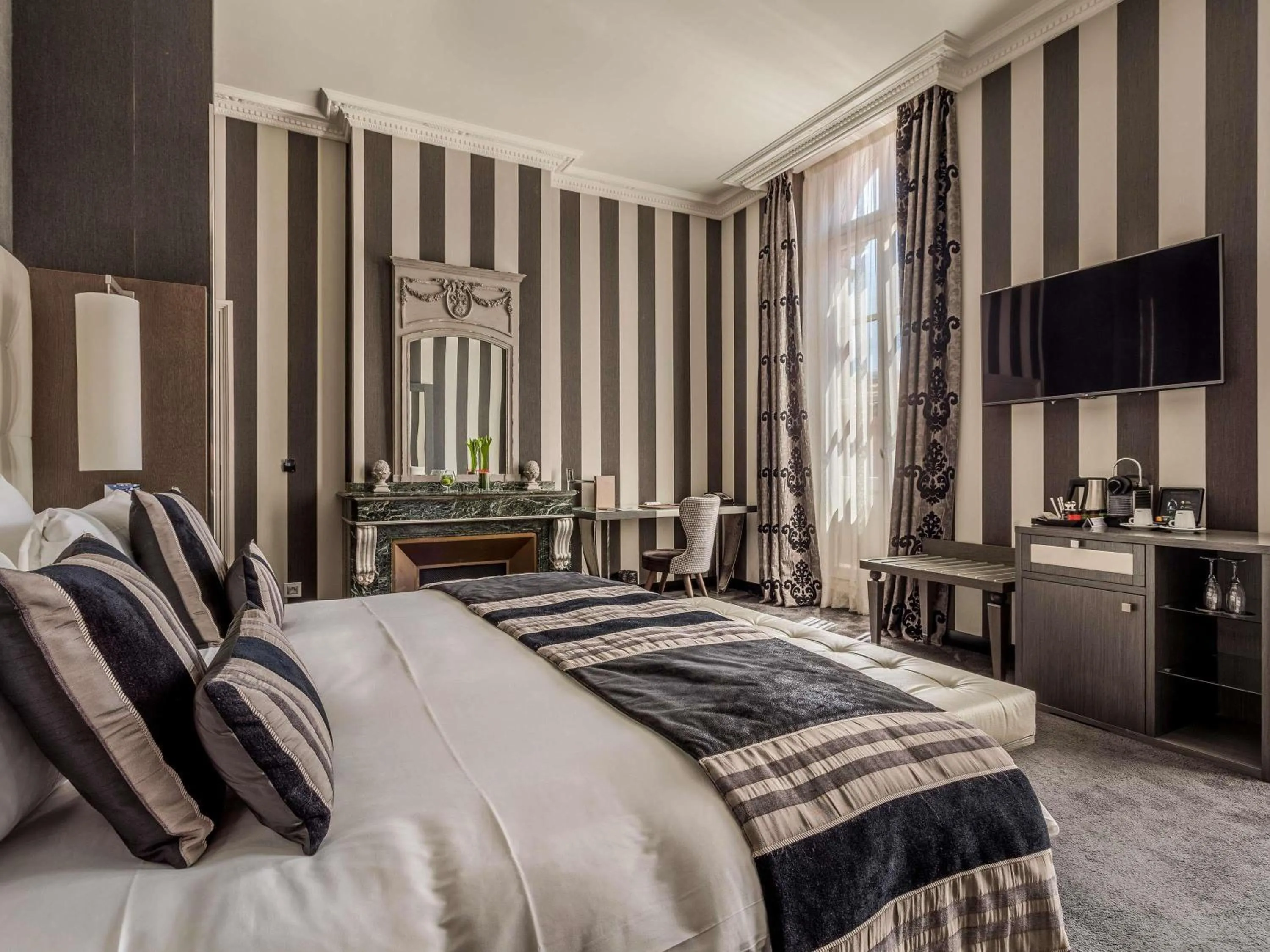 Bedroom, Bed in La Cour des Consuls Hotel & Spa Toulouse - MGallery Collection