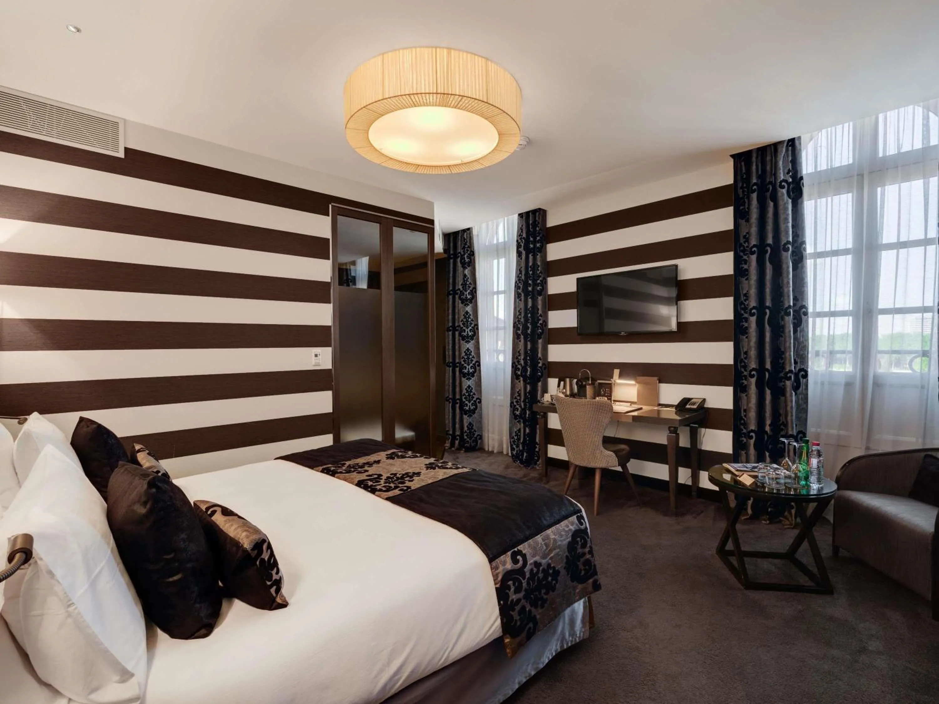 Bedroom, Bed in La Cour des Consuls Hotel & Spa Toulouse - MGallery Collection