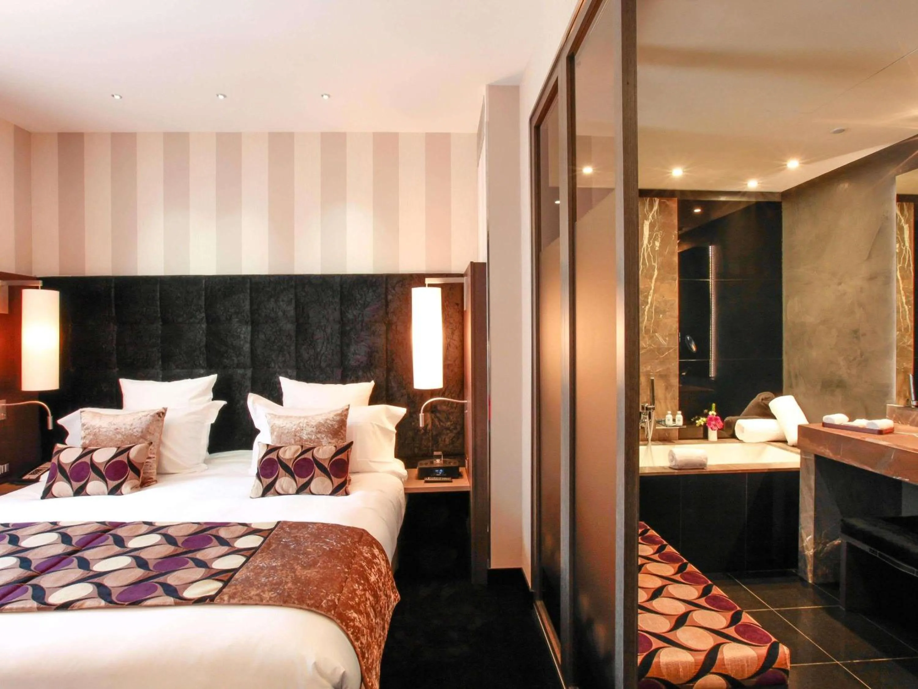 Bedroom, Bed in La Cour des Consuls Hotel & Spa Toulouse - MGallery Collection