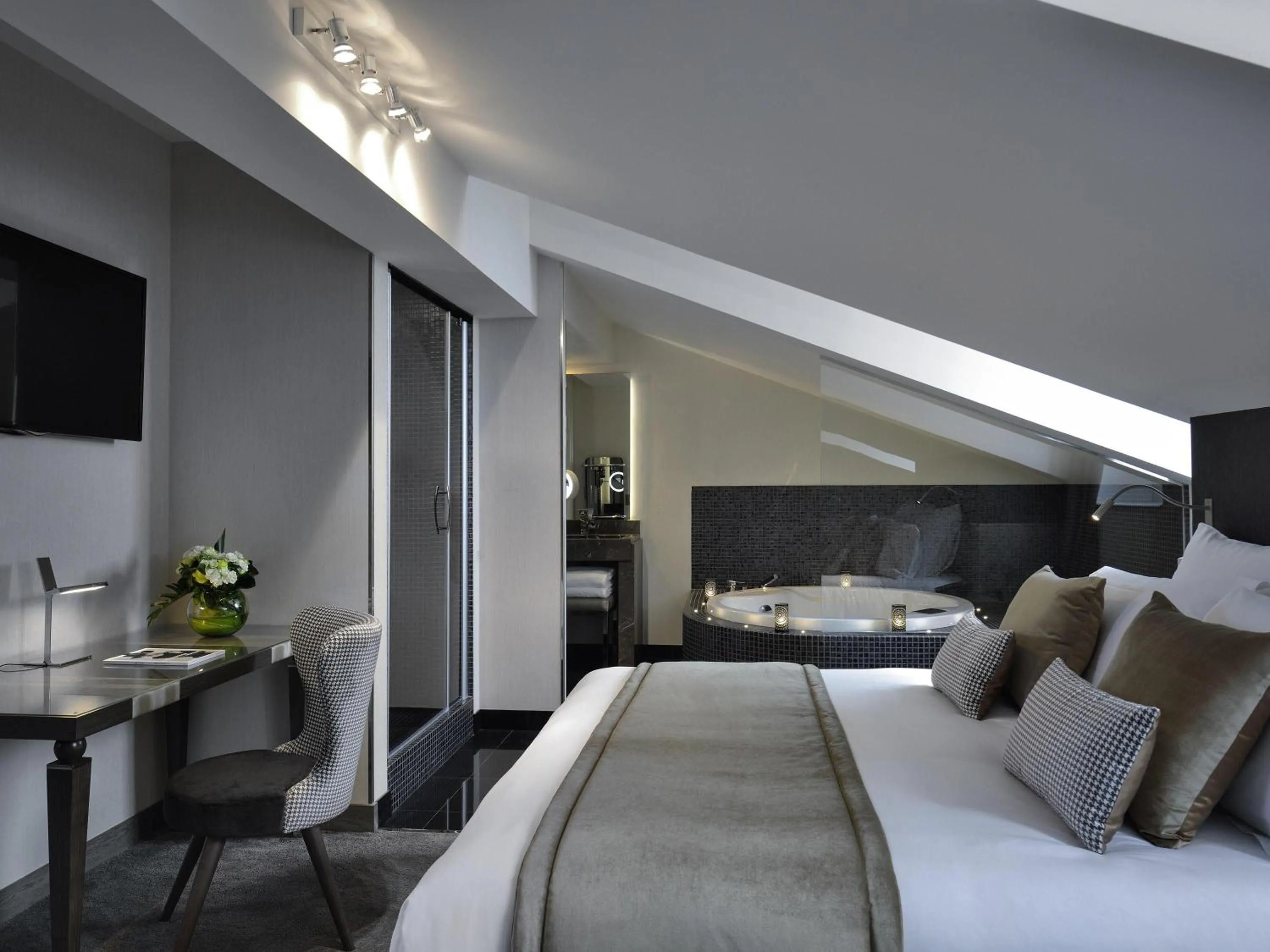 Bedroom, Bed in La Cour des Consuls Hotel & Spa Toulouse - MGallery Collection