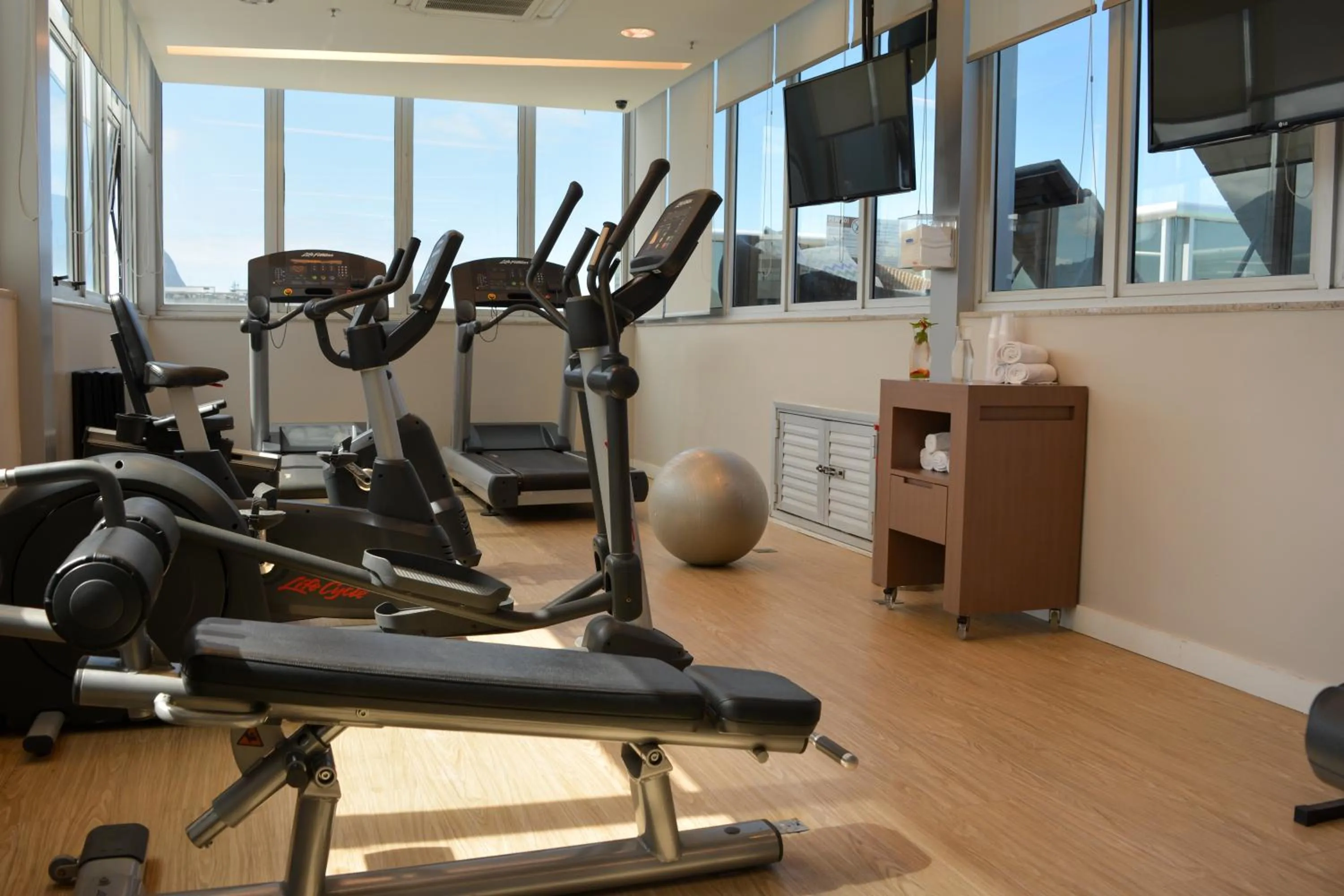Fitness centre/facilities in Regency Barra Hotel