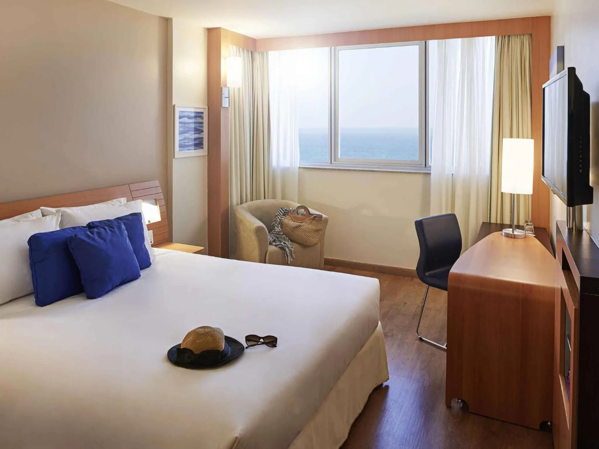 Bed in Regency Barra Hotel