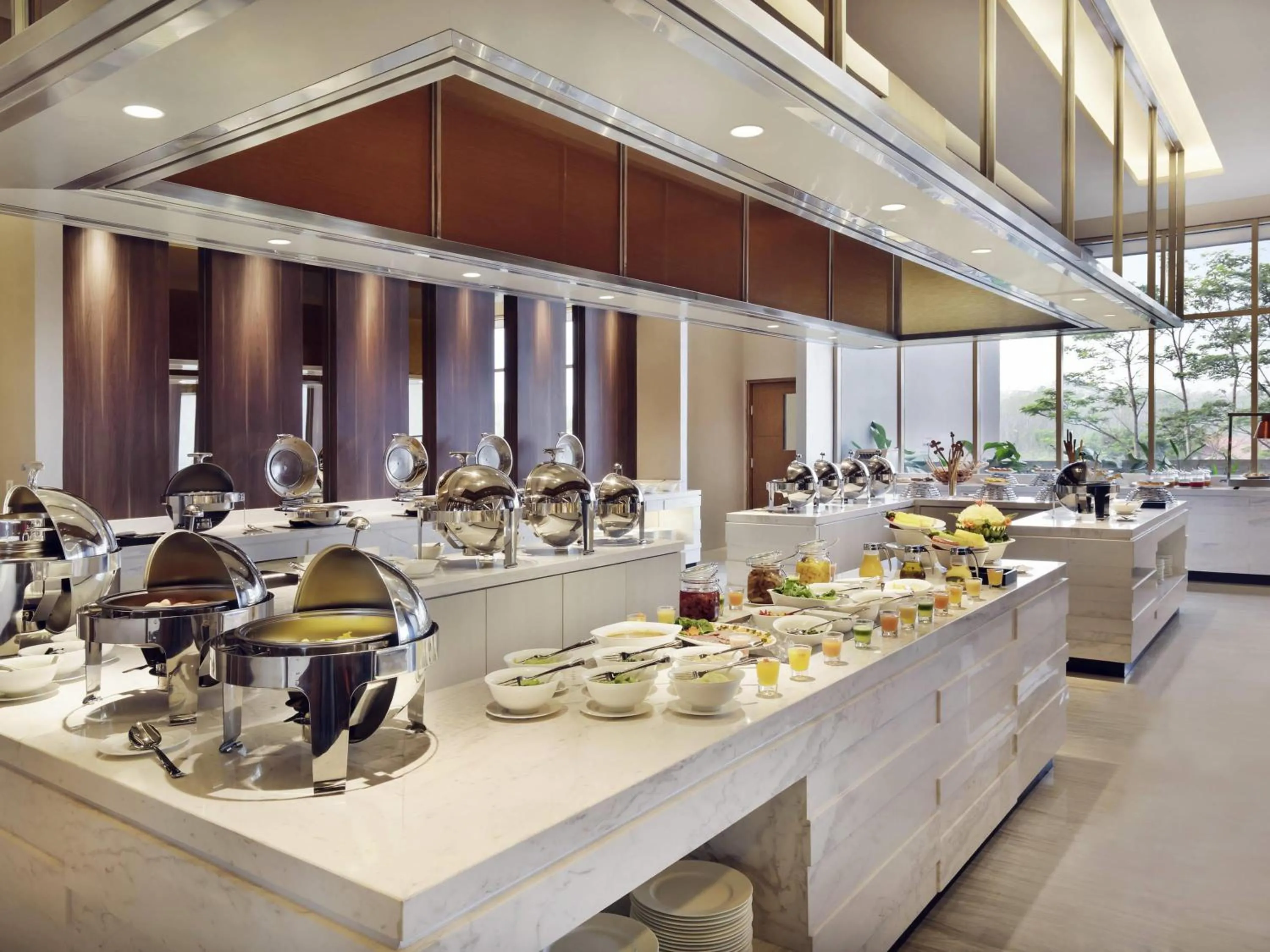 Restaurant/places to eat in Mercure Karawang