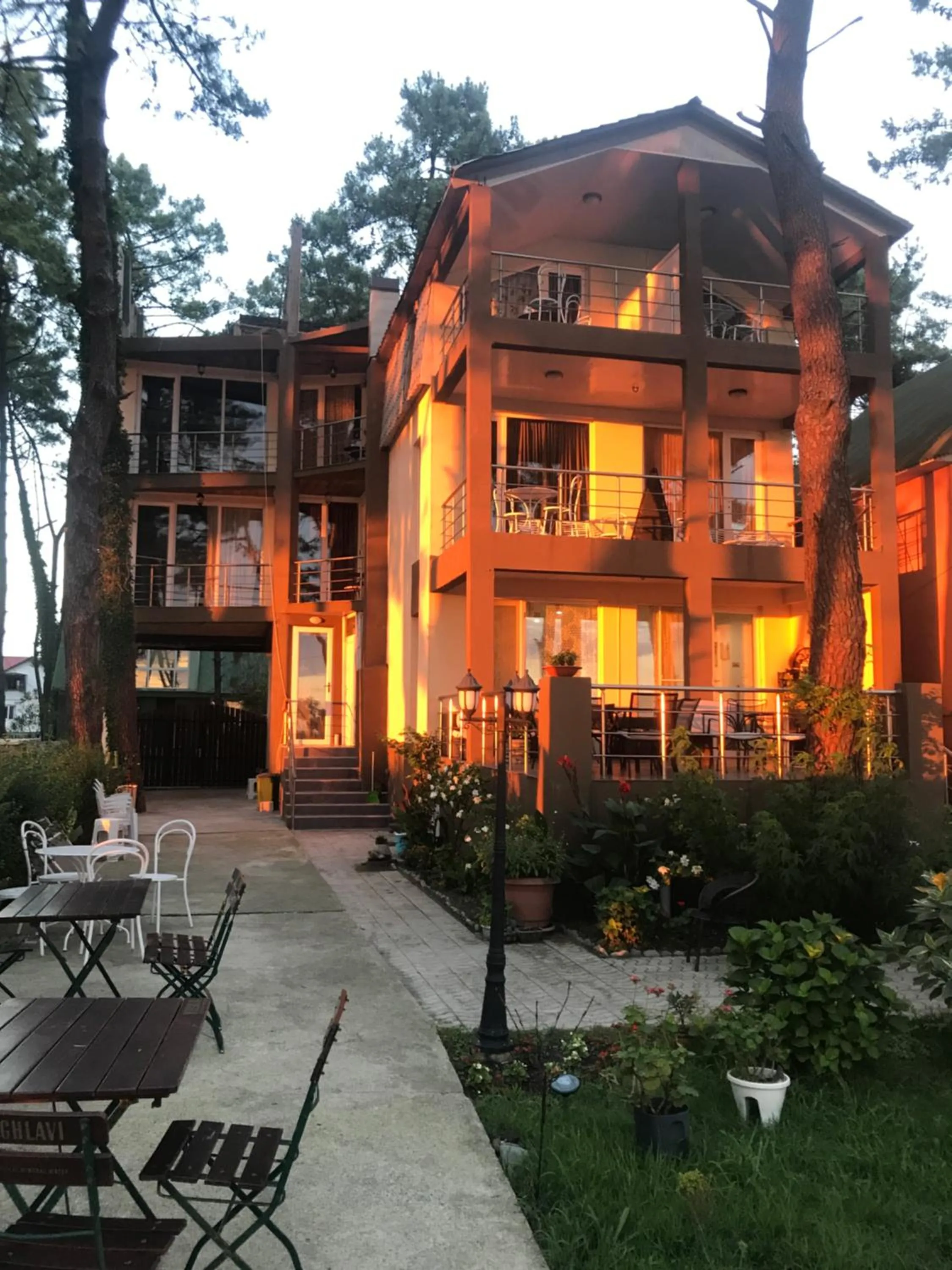 Facade/entrance in Mana-Mana