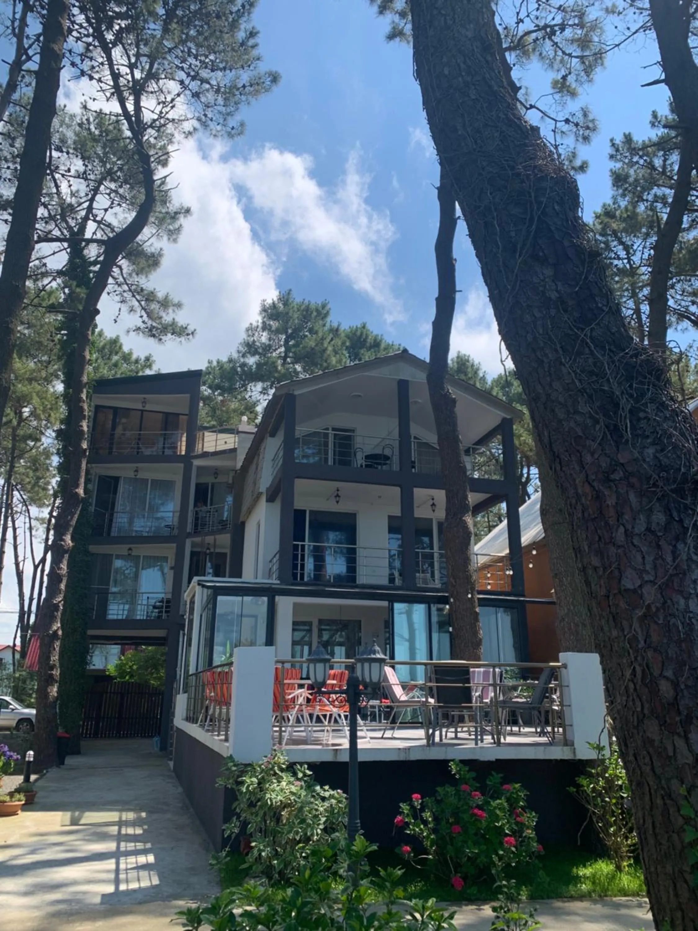 Property building in Mana-Mana