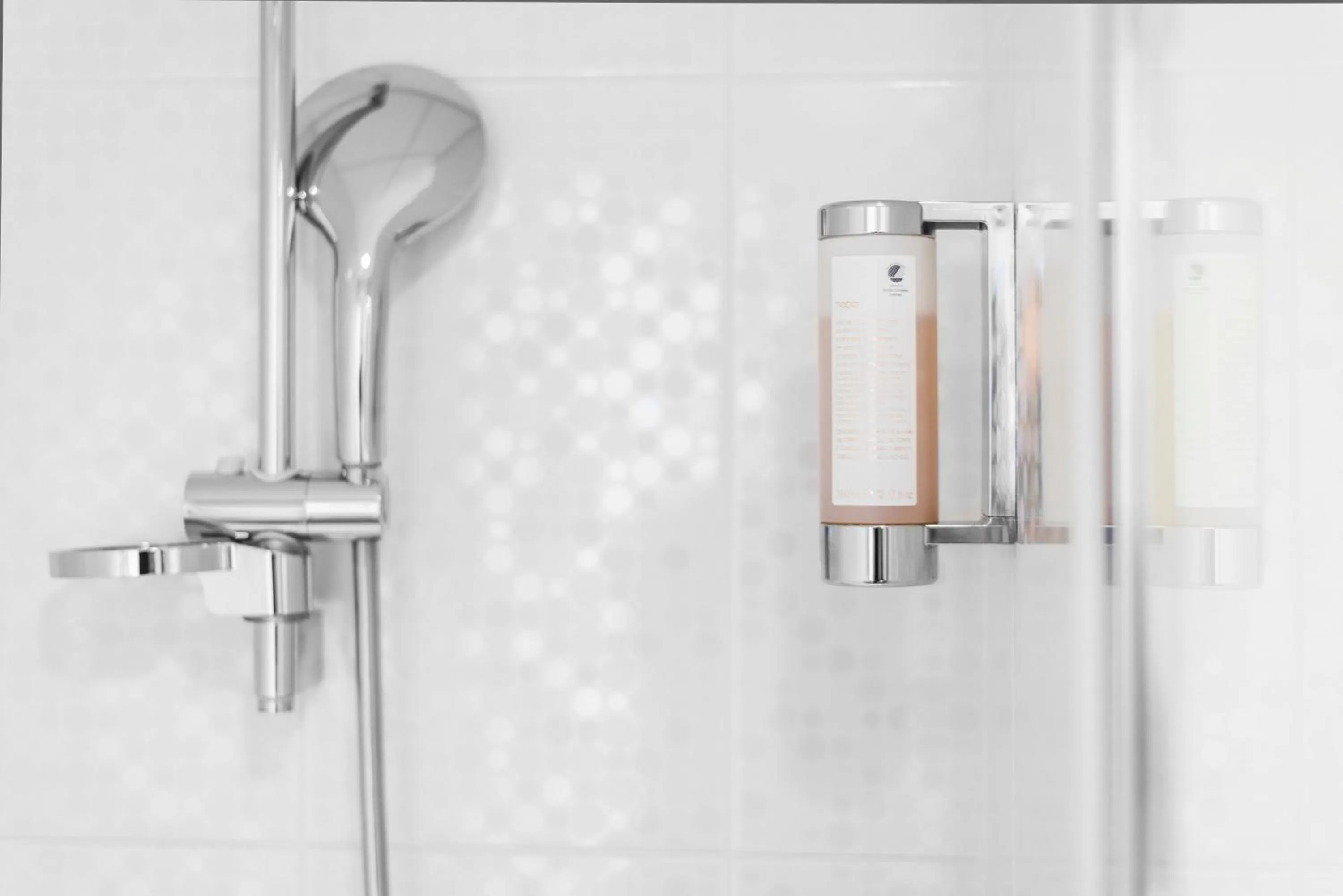 Shower in Kyriad Lyon Est Stadium Eurexpo Meyzieu