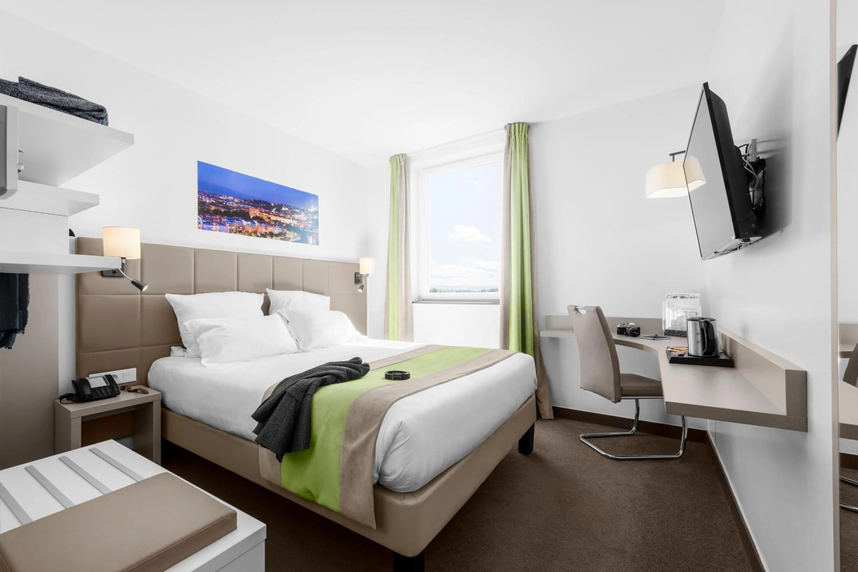 Photo of the whole room, Bed in Kyriad Lyon Est Stadium Eurexpo Meyzieu