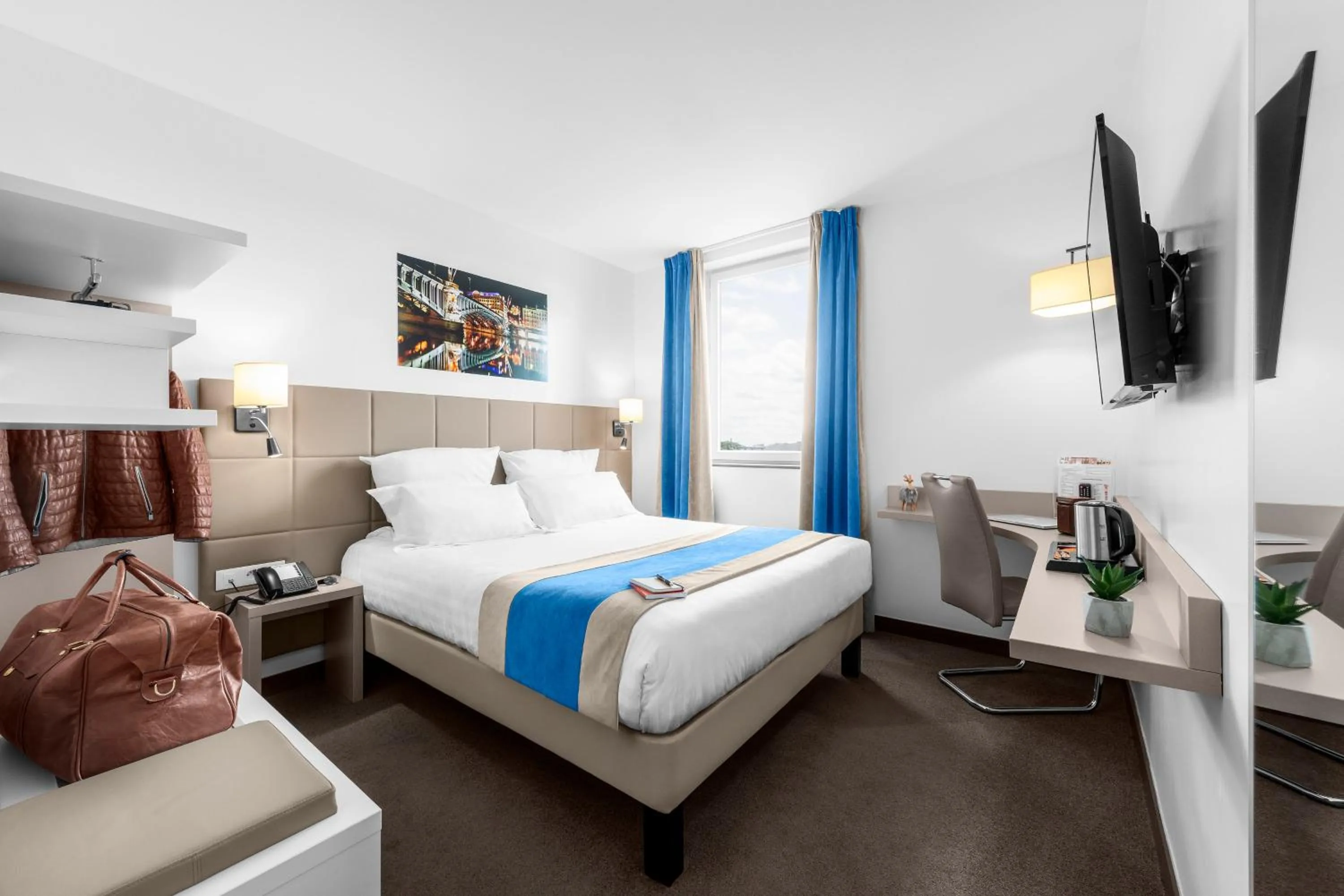 Photo of the whole room, Bed in Kyriad Lyon Est Stadium Eurexpo Meyzieu