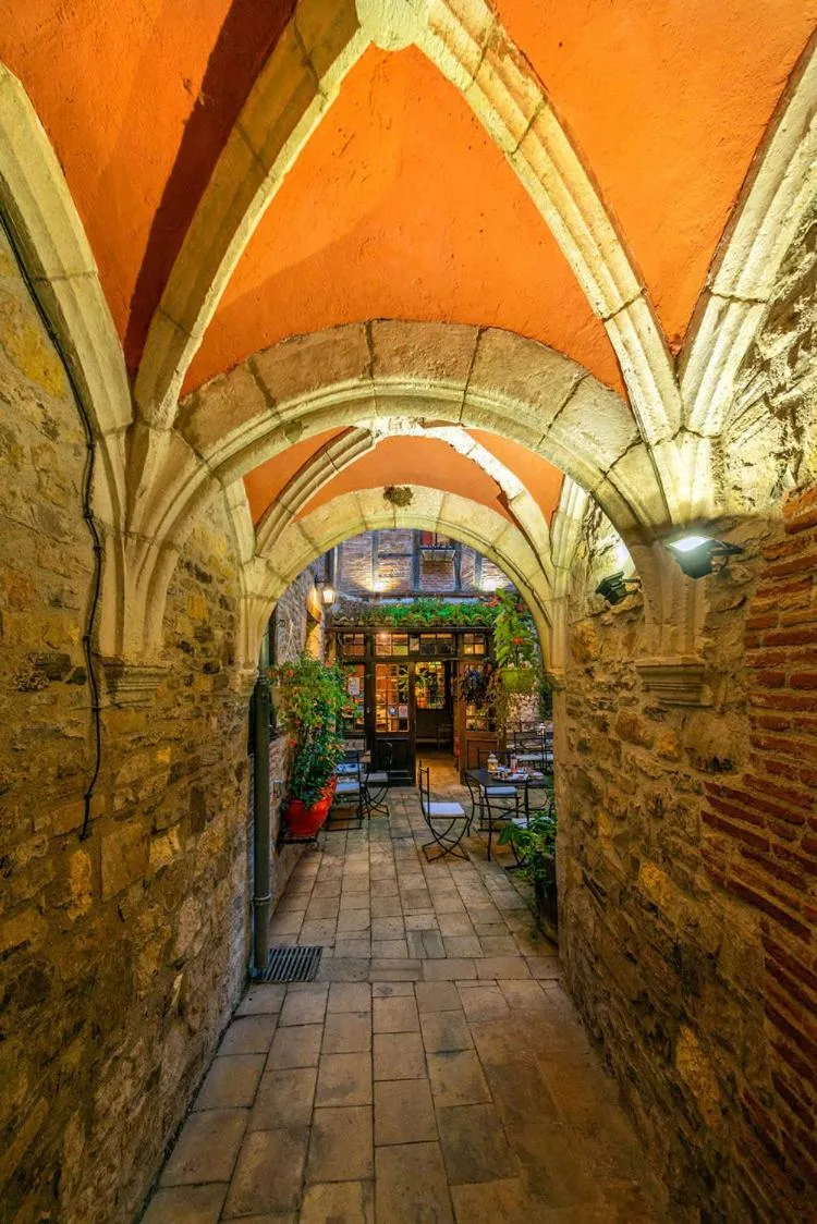 Patio in Hotel Raymond VII