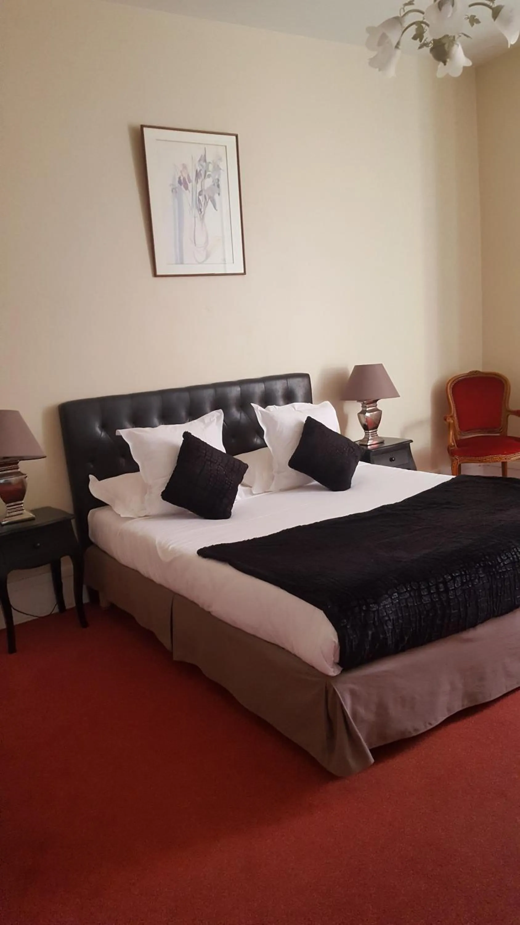 Bed in Hotel Raymond VII