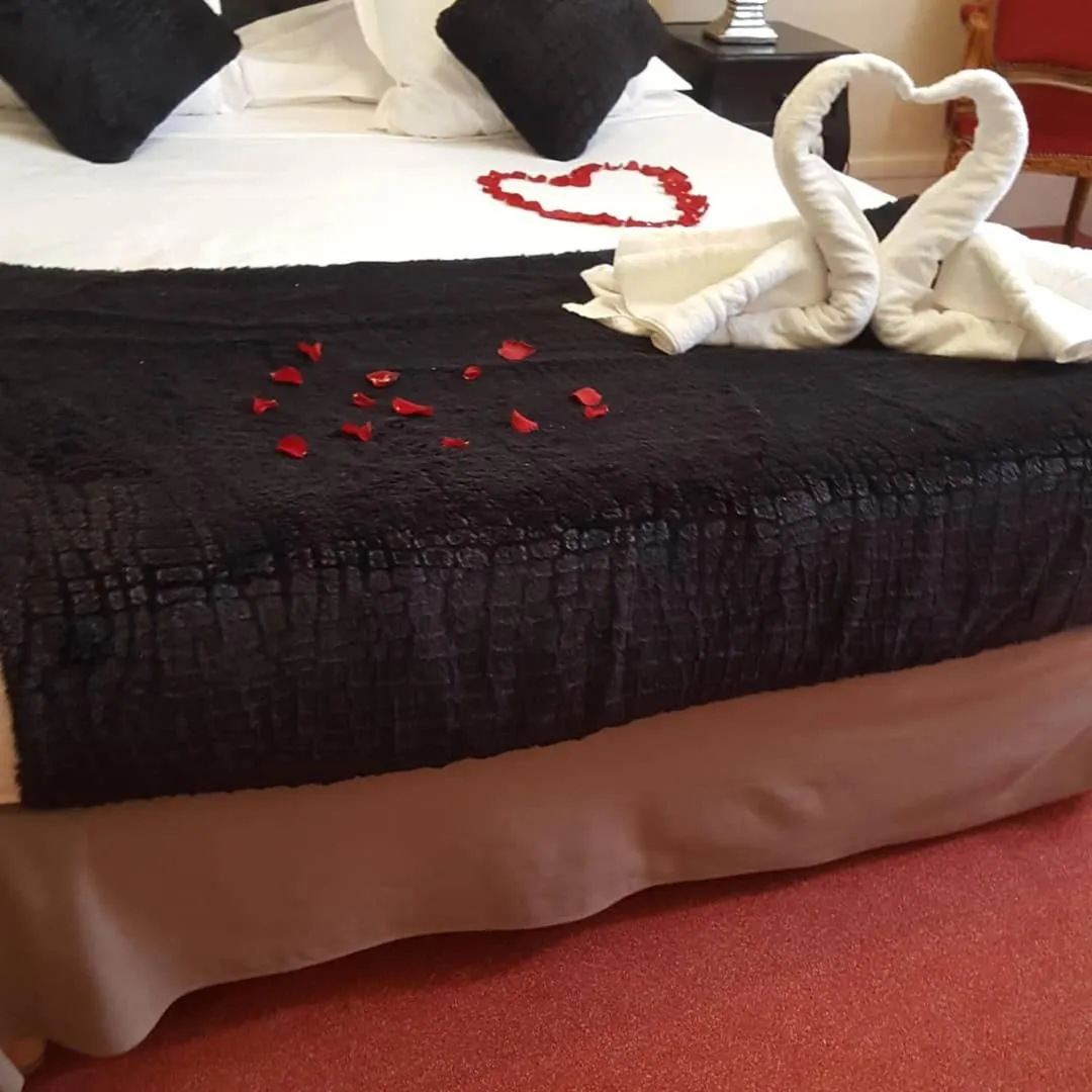 Bed in Hotel Raymond VII