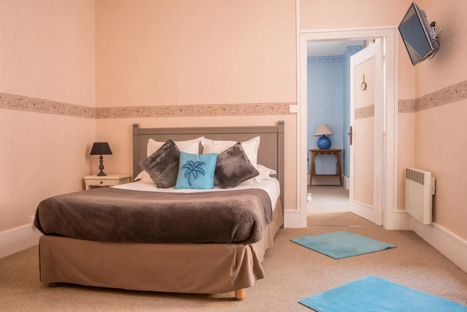 Bed in Hotel Raymond VII