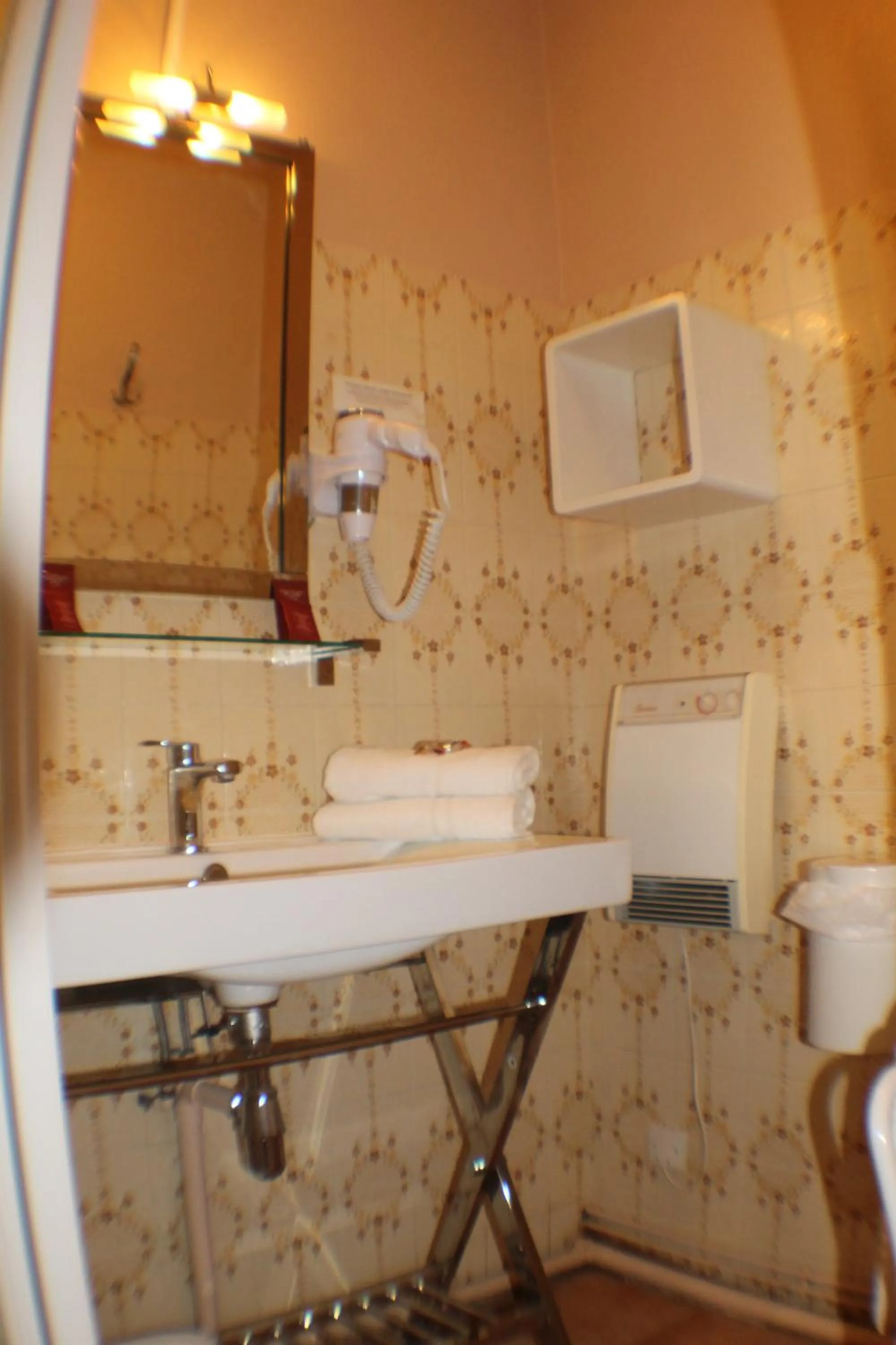 Bathroom in Hotel Raymond VII