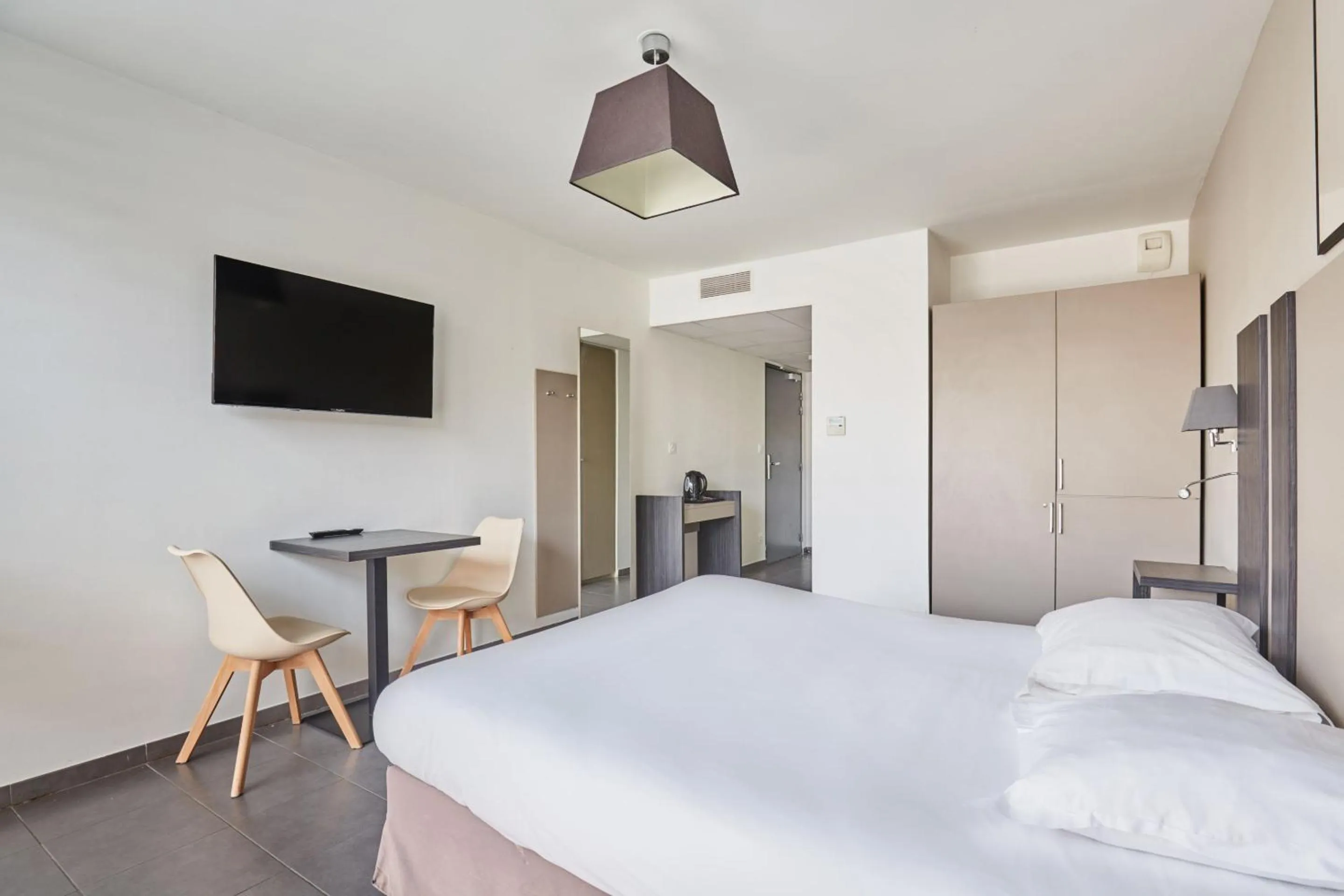 Bed in Appart'hôtel Odalys City - Marseille Prado