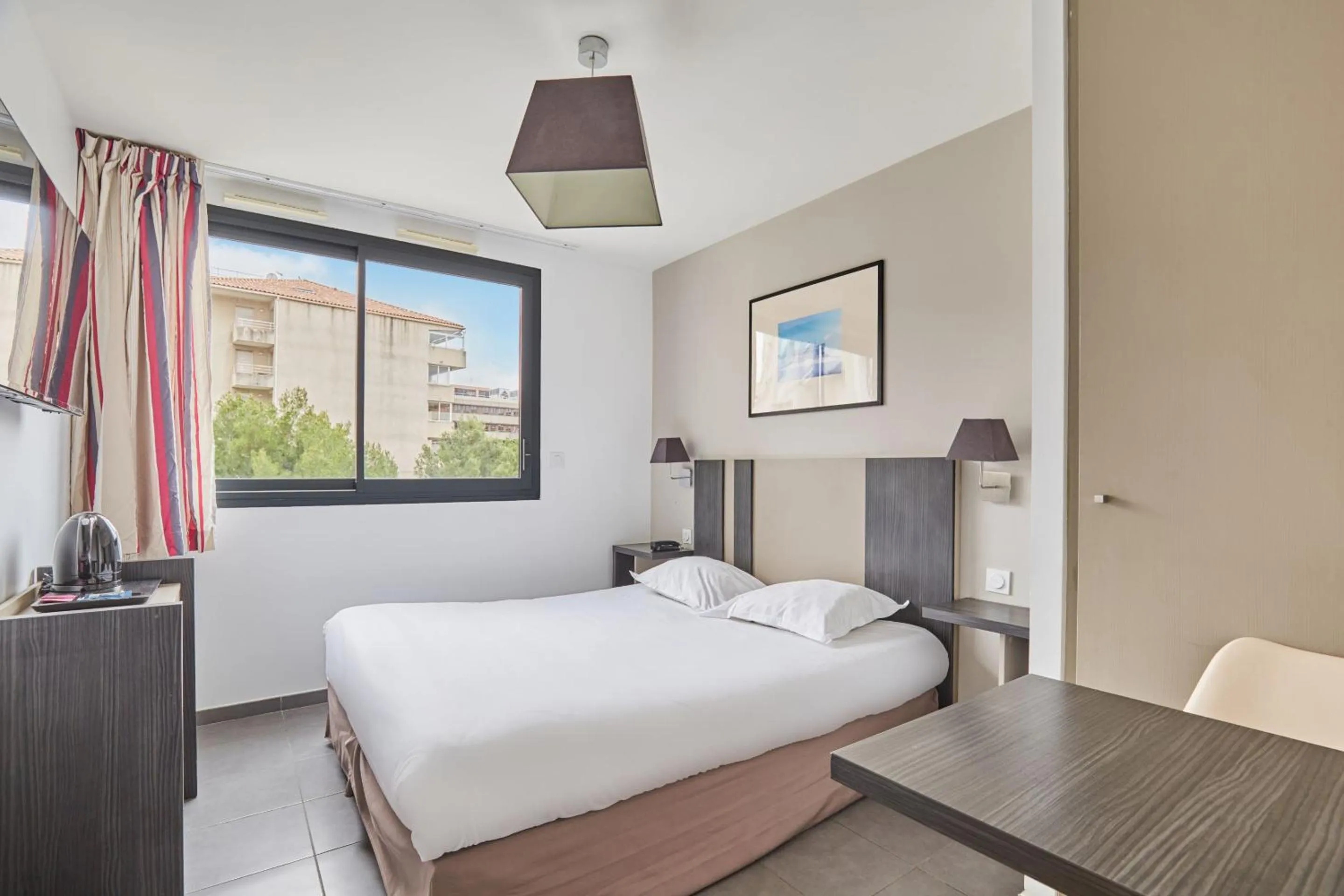 Bed in Appart'hôtel Odalys City - Marseille Prado