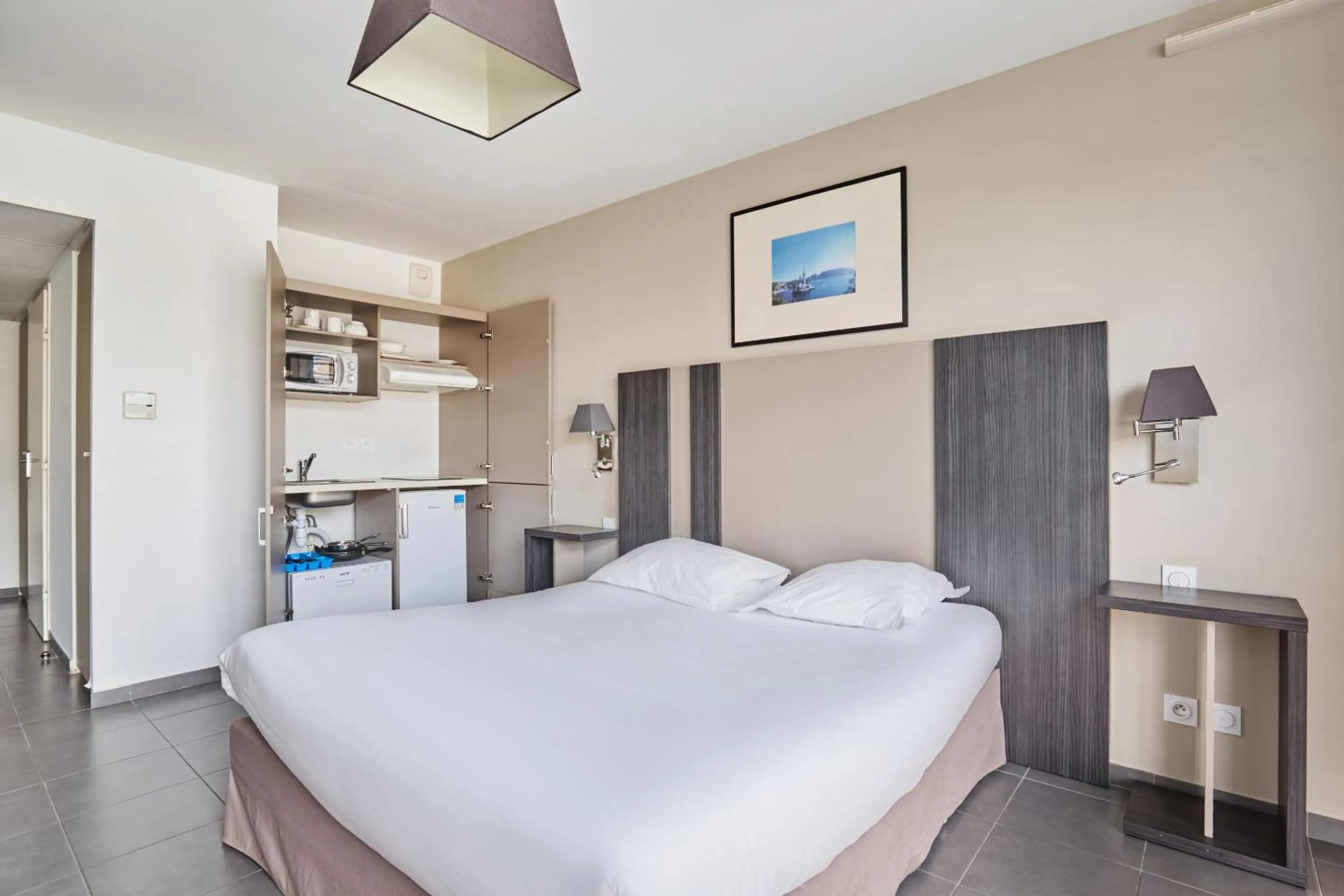 Bed in Appart'hôtel Odalys City - Marseille Prado