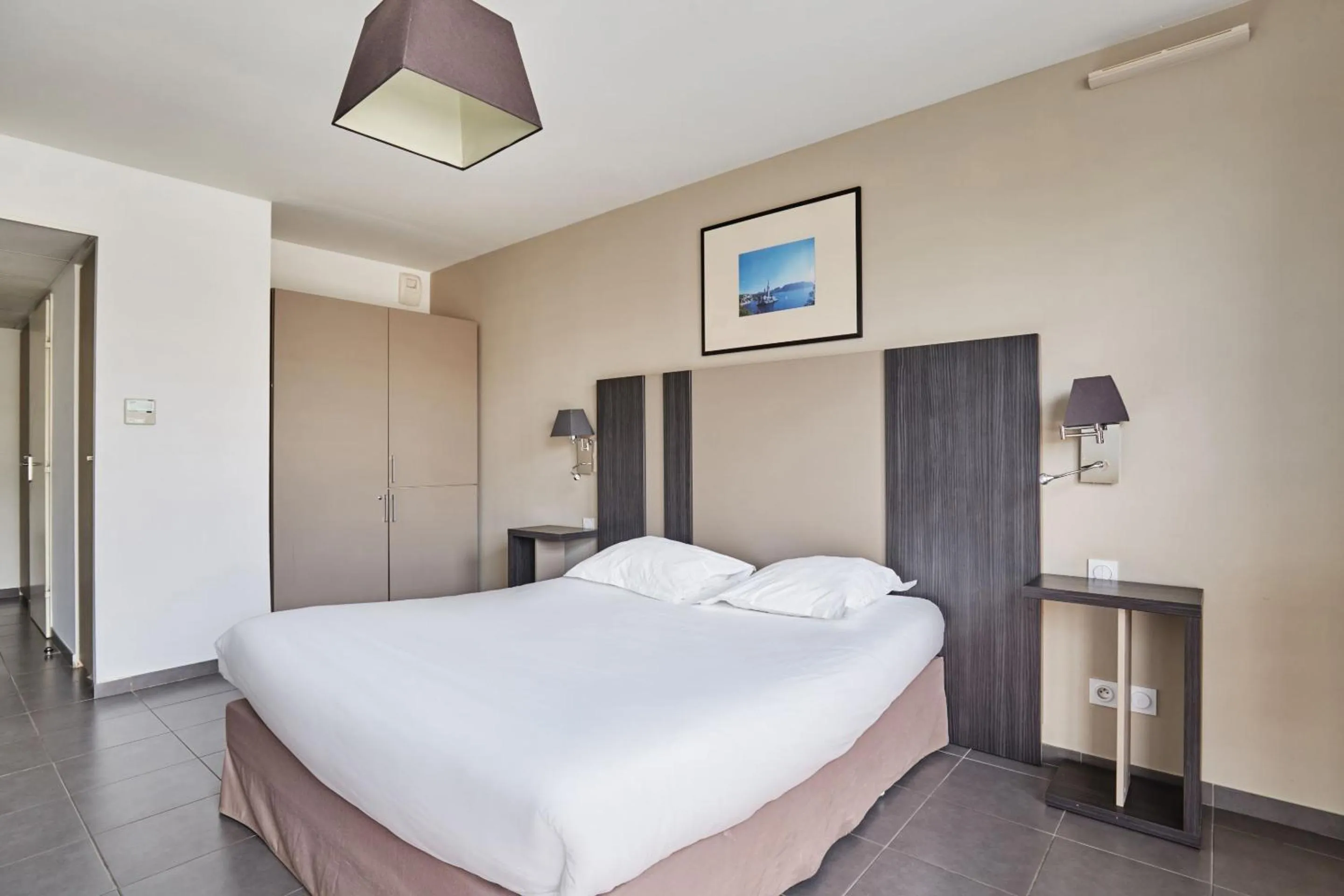 Bed in Appart'hôtel Odalys City - Marseille Prado