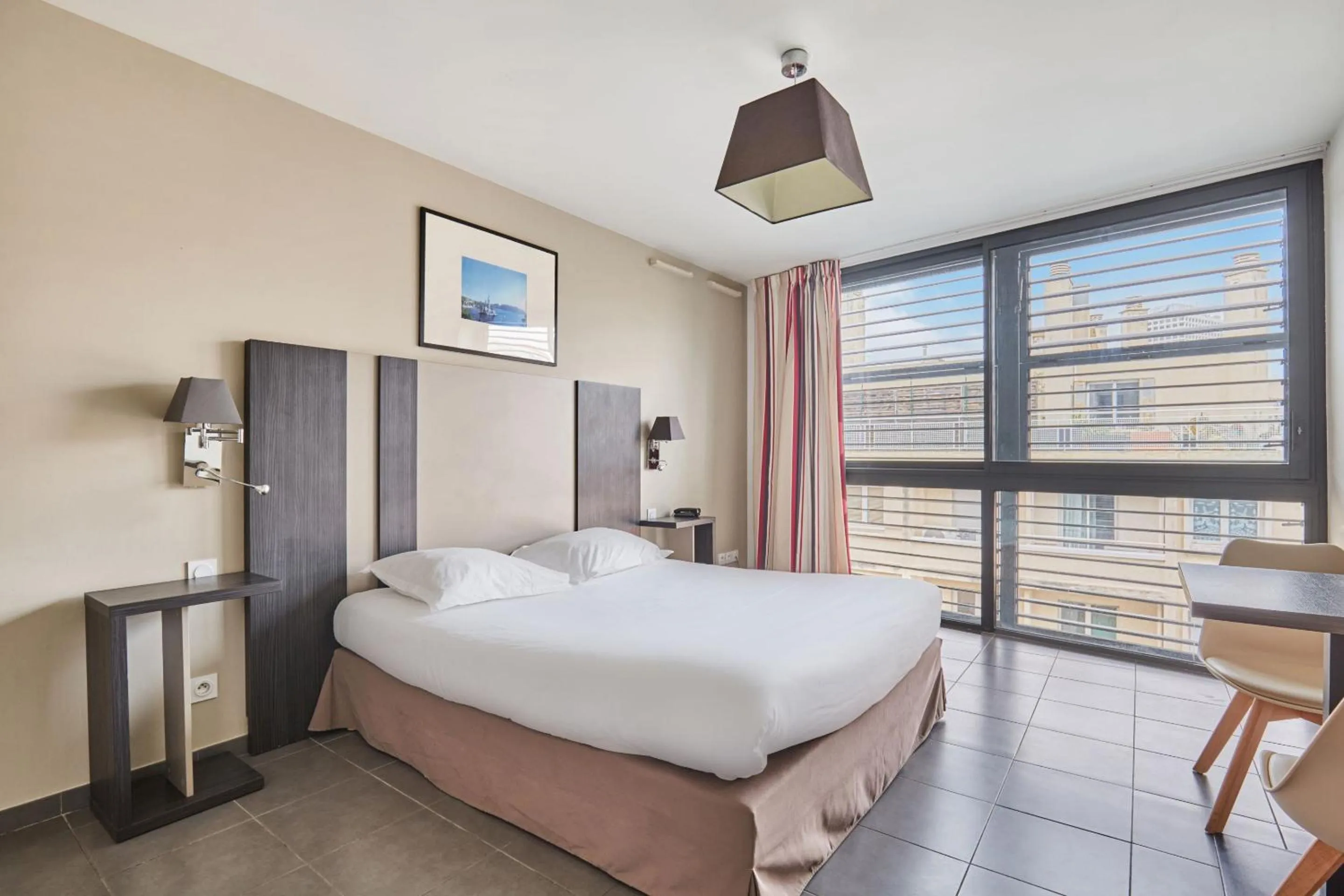 Bed in Appart'hôtel Odalys City - Marseille Prado