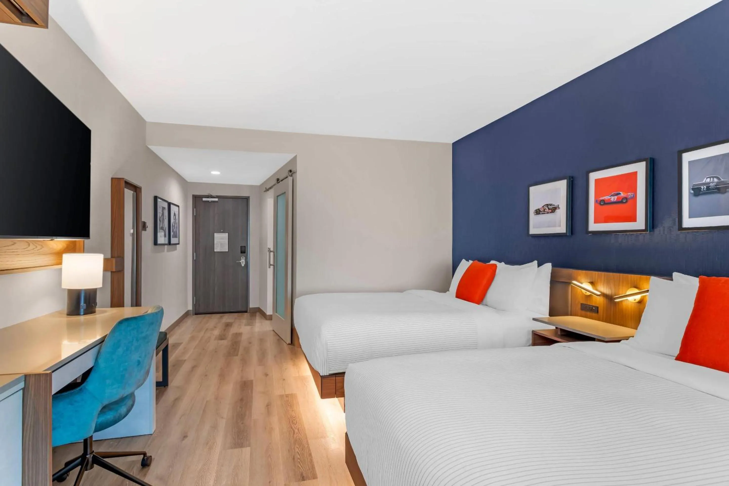 Bedroom in Cambria Hotel Northlake Conference Center - Roanoke