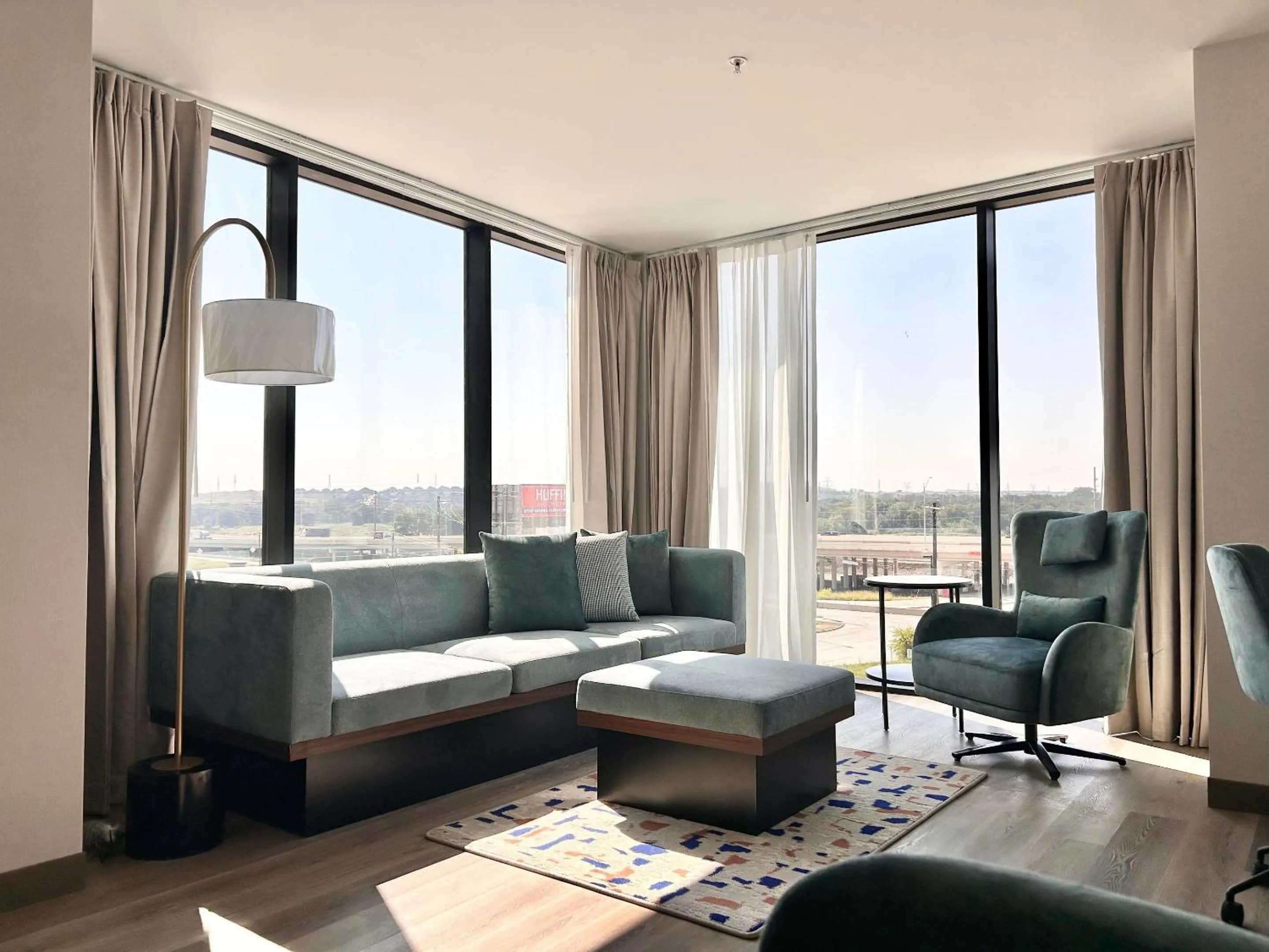 Seating area in Cambria Hotel Northlake Conference Center - Roanoke
