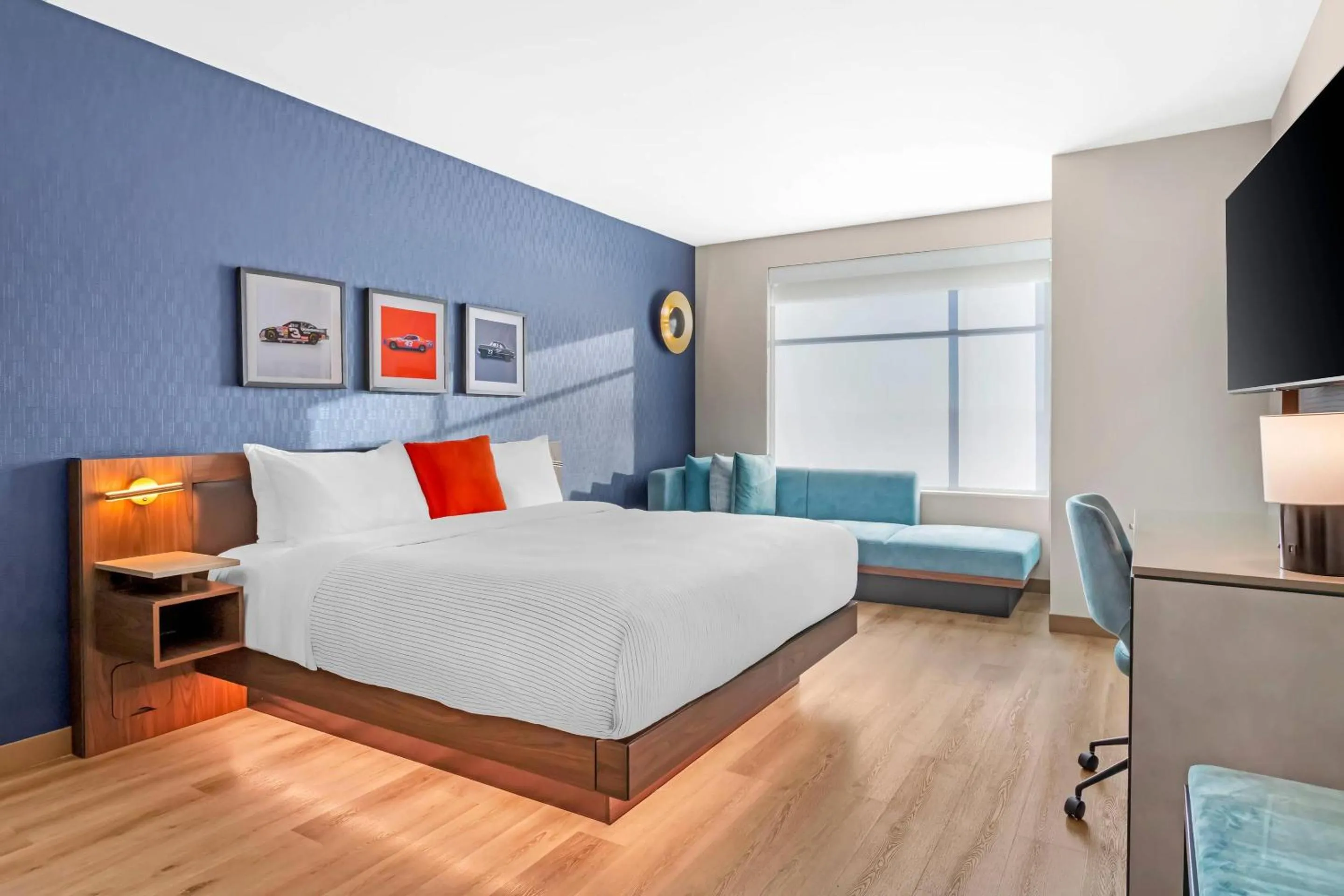 Bedroom in Cambria Hotel Northlake Conference Center - Roanoke