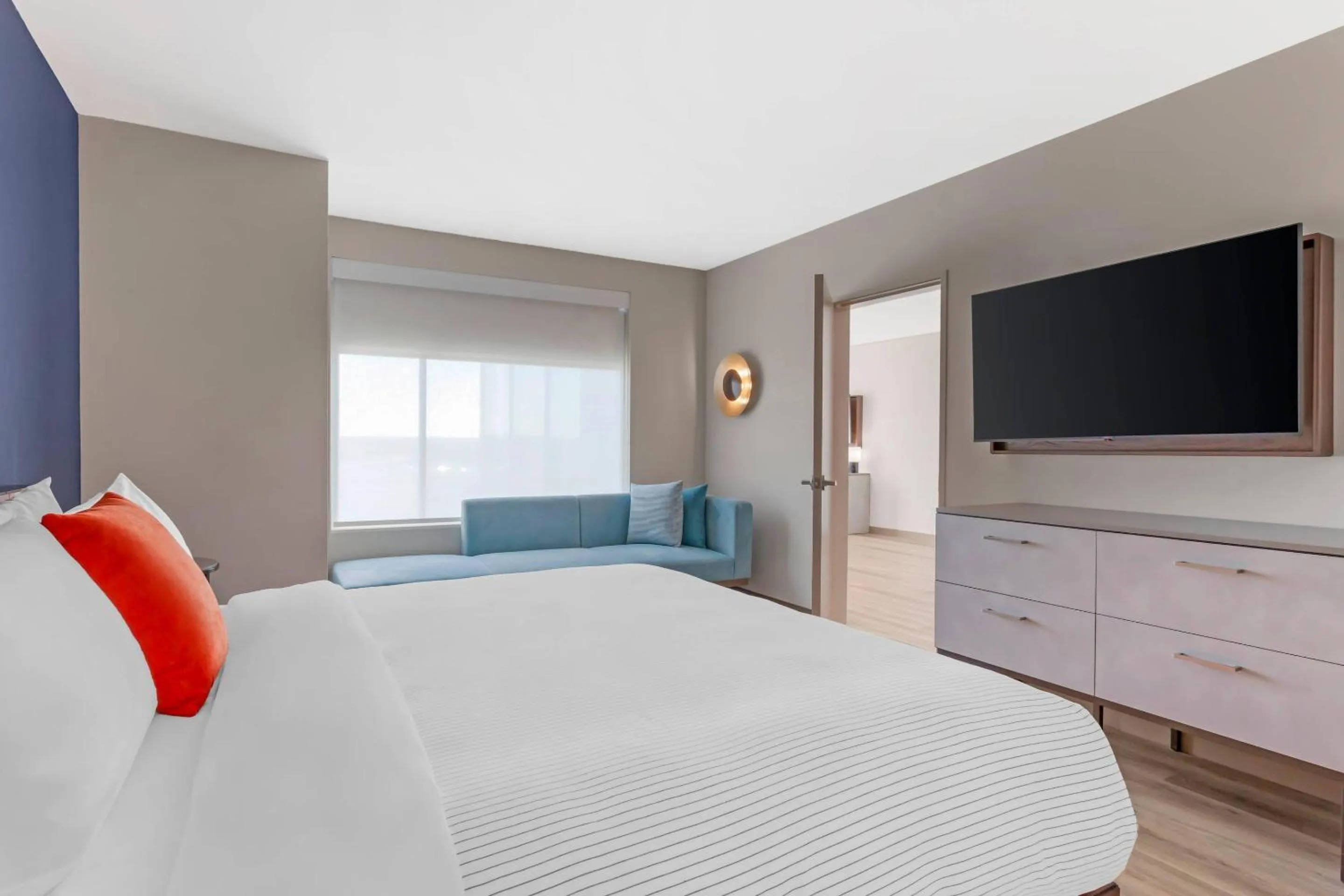 Bedroom in Cambria Hotel Northlake Conference Center - Roanoke