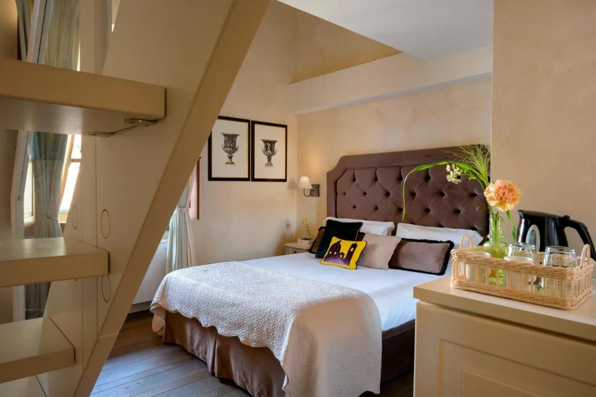 Bed in Mabelle Firenze Residenza Sassetti