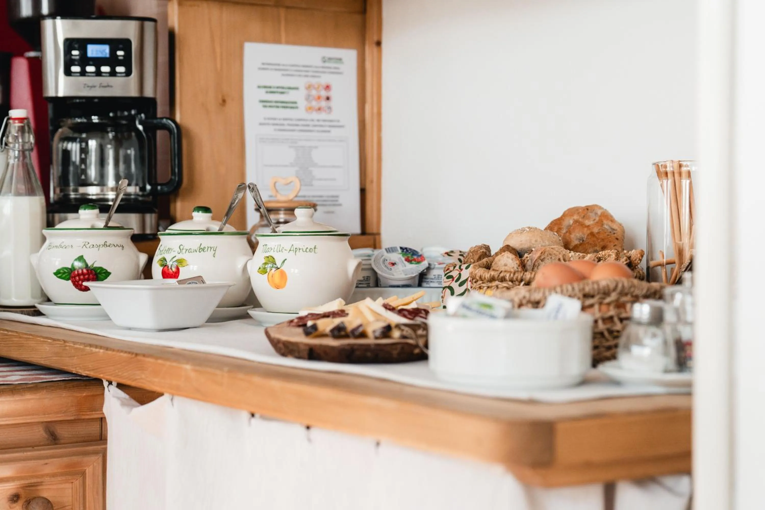 Breakfast in Hotel Oasi