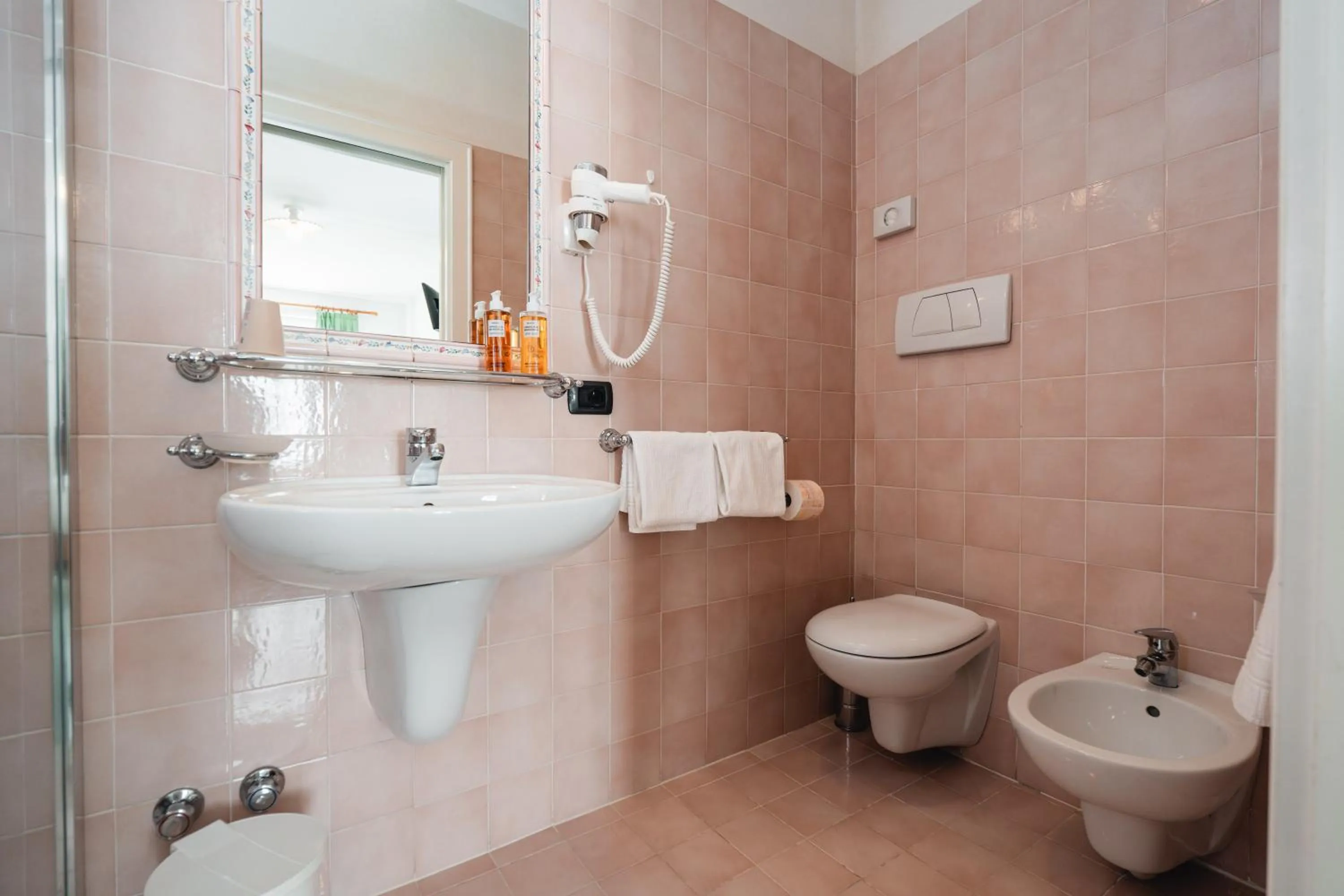 Bathroom in Hotel Oasi