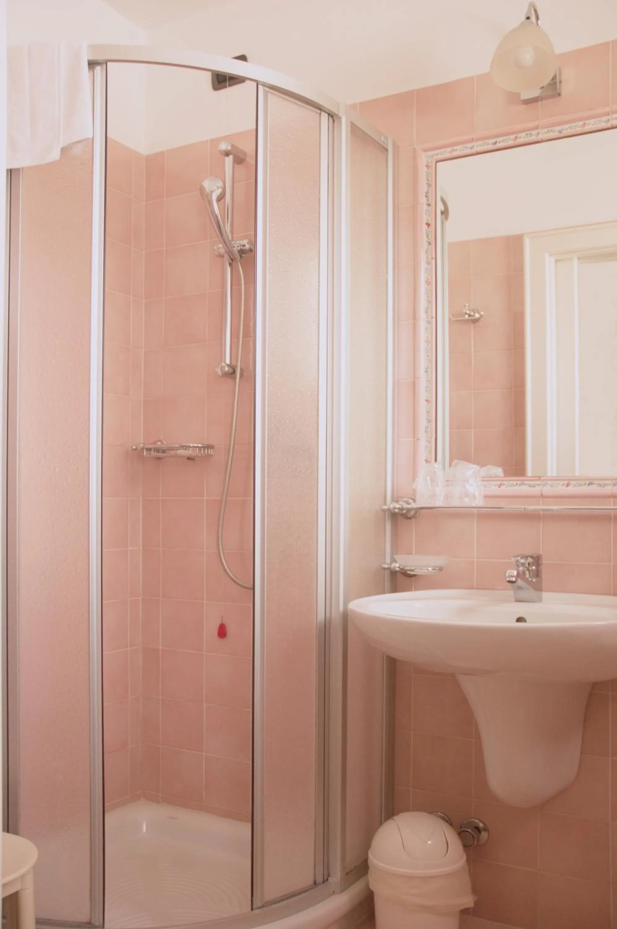 Bathroom in Hotel Oasi