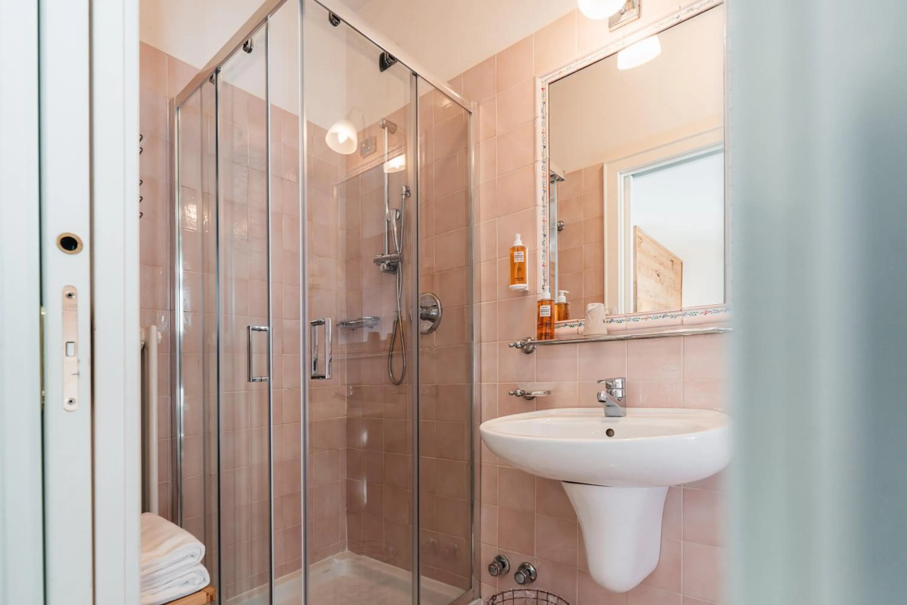 Bathroom in Hotel Oasi