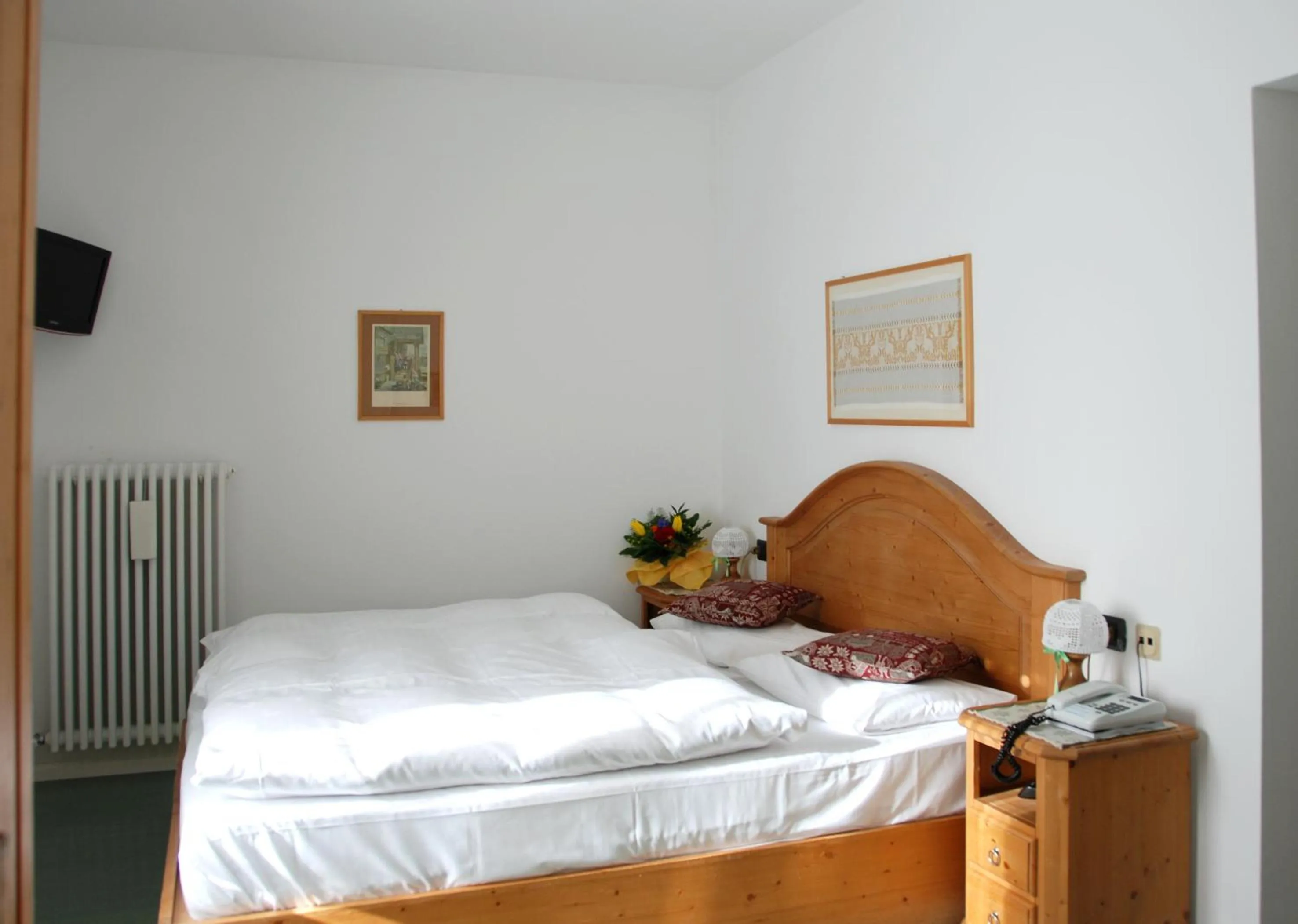 Photo of the whole room, Bed in Hotel Oasi