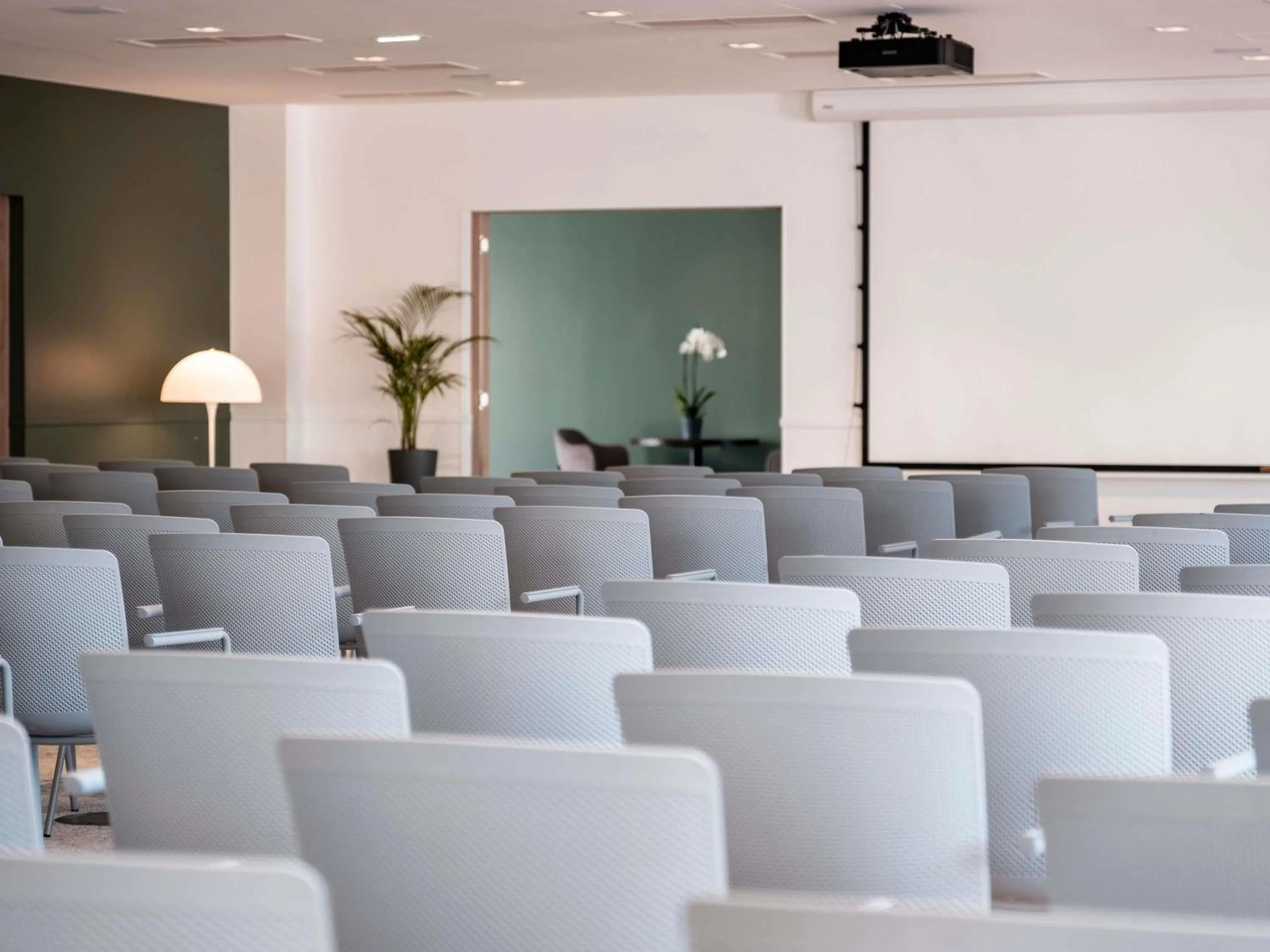 Meeting/conference room in Mercure Maintenon