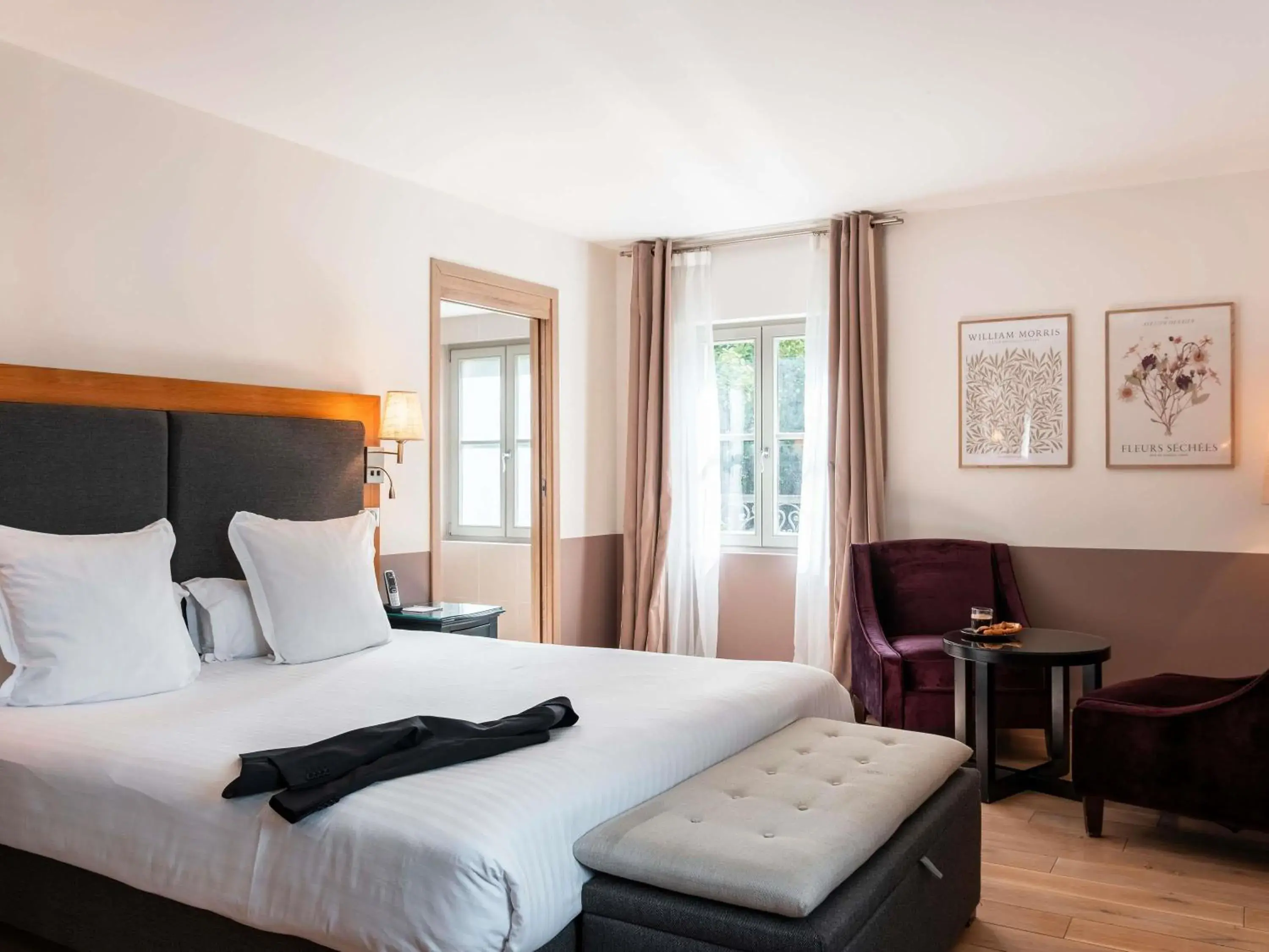 Classic Double Room in Mercure Maintenon Classic Double Room in Mercure Maintenon