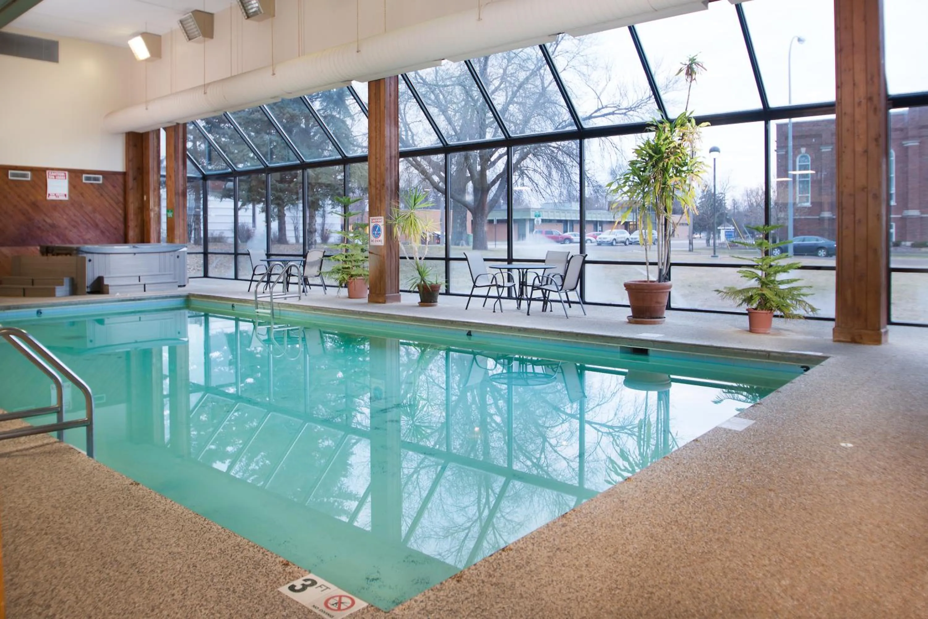 Swimming pool in Crossroads Hotel and Huron Event Center