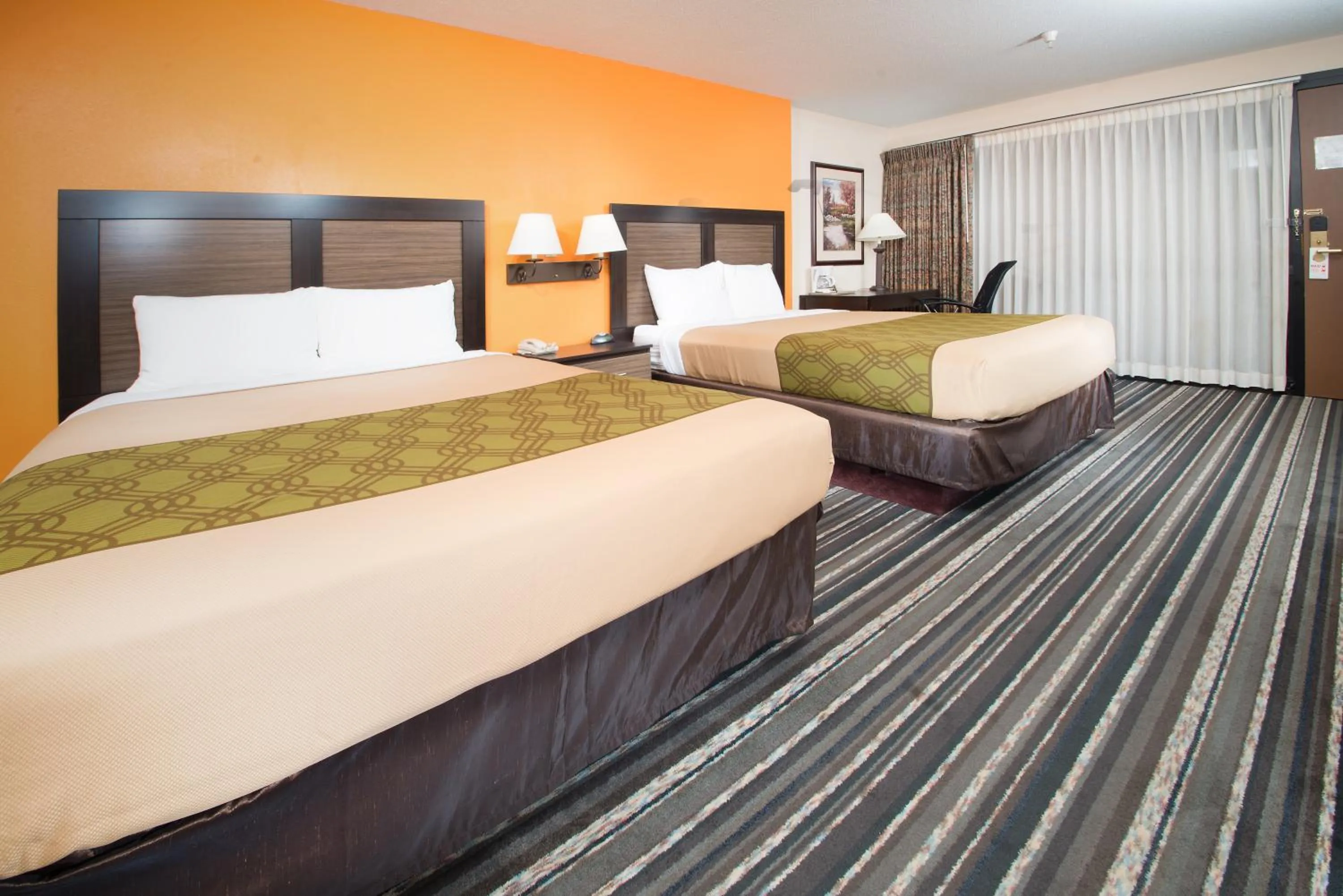 Bedroom, Bed in Crossroads Hotel and Huron Event Center