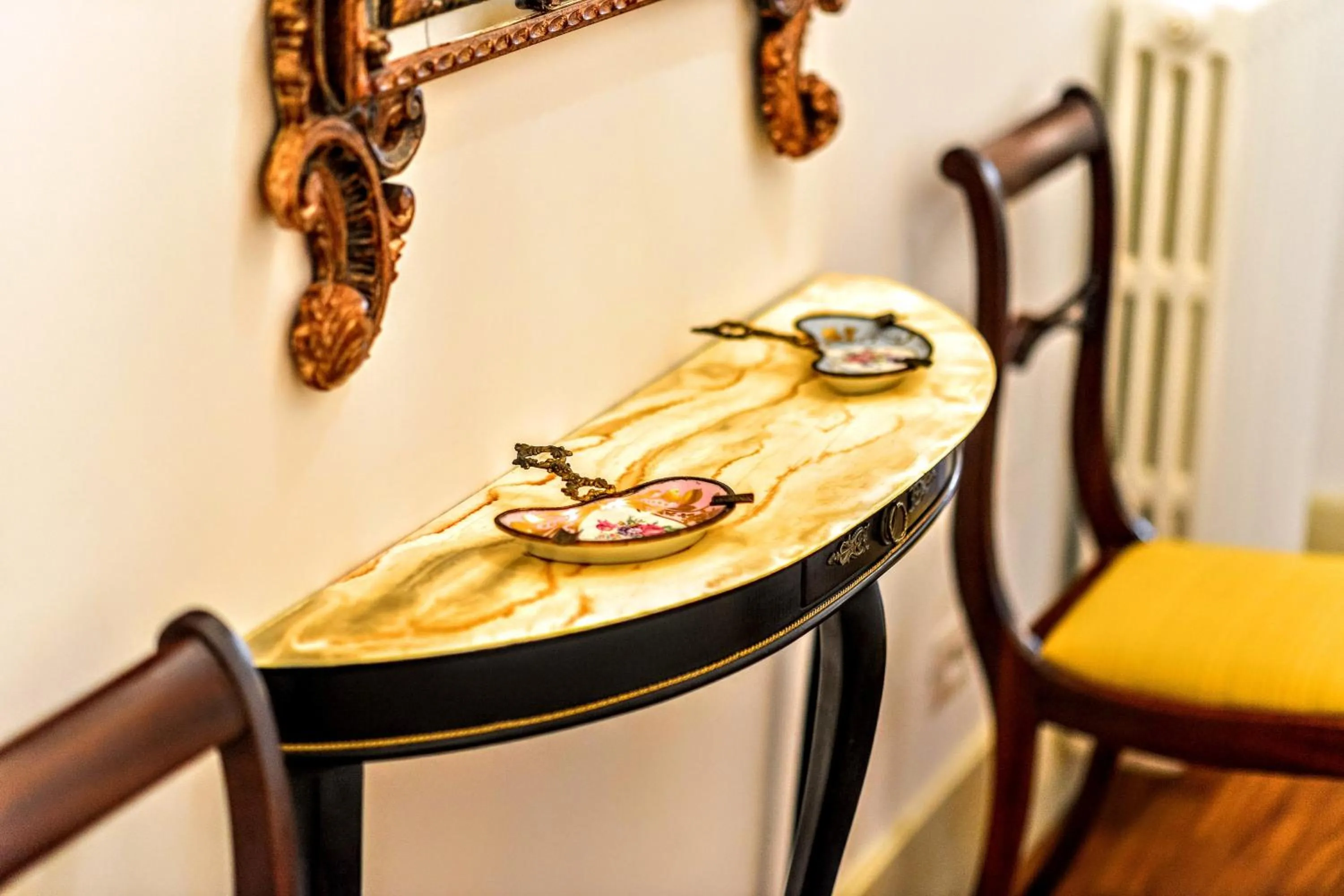 Decorative detail in Arpinelli Relais