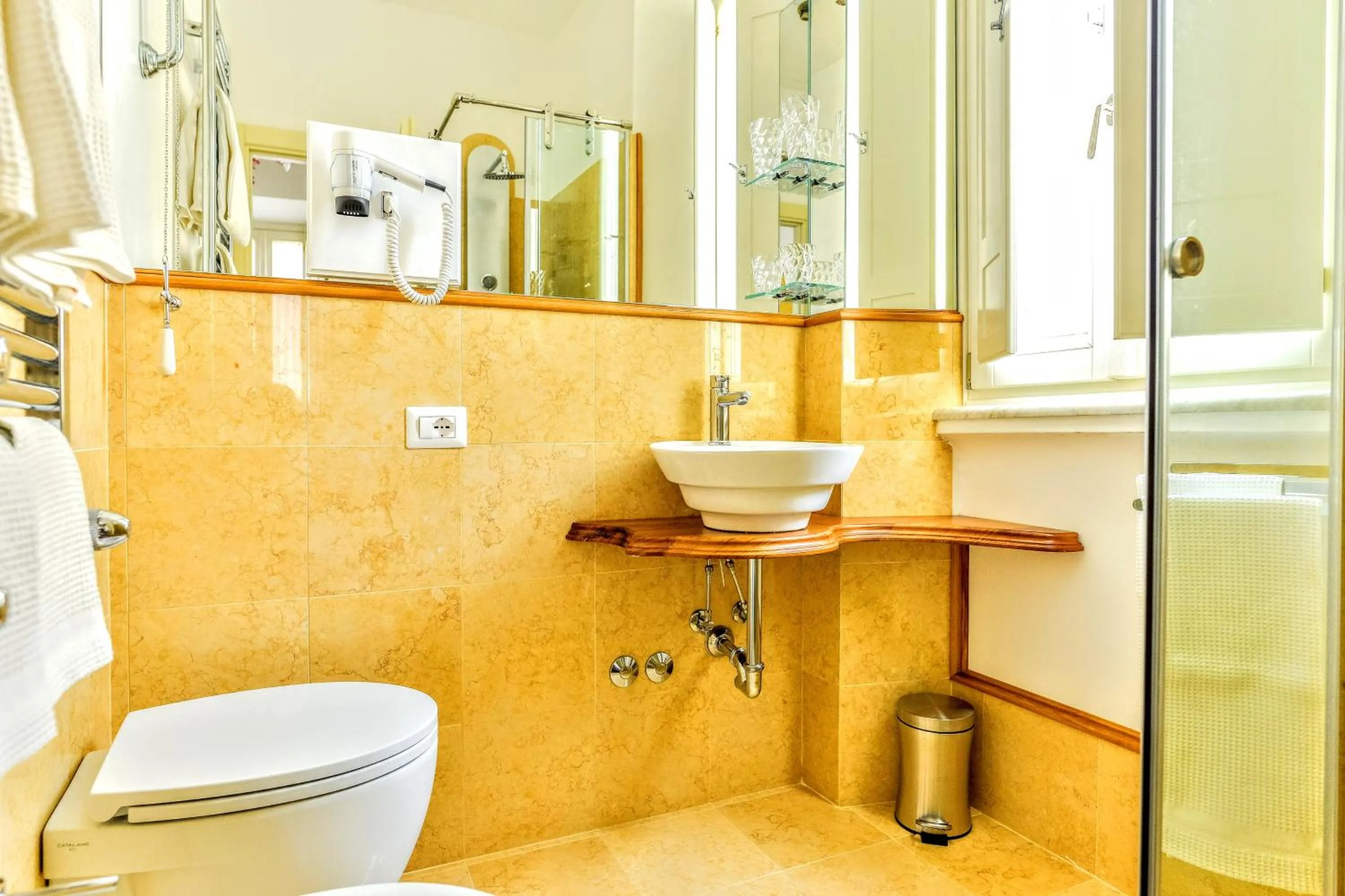 Toilet in Arpinelli Relais