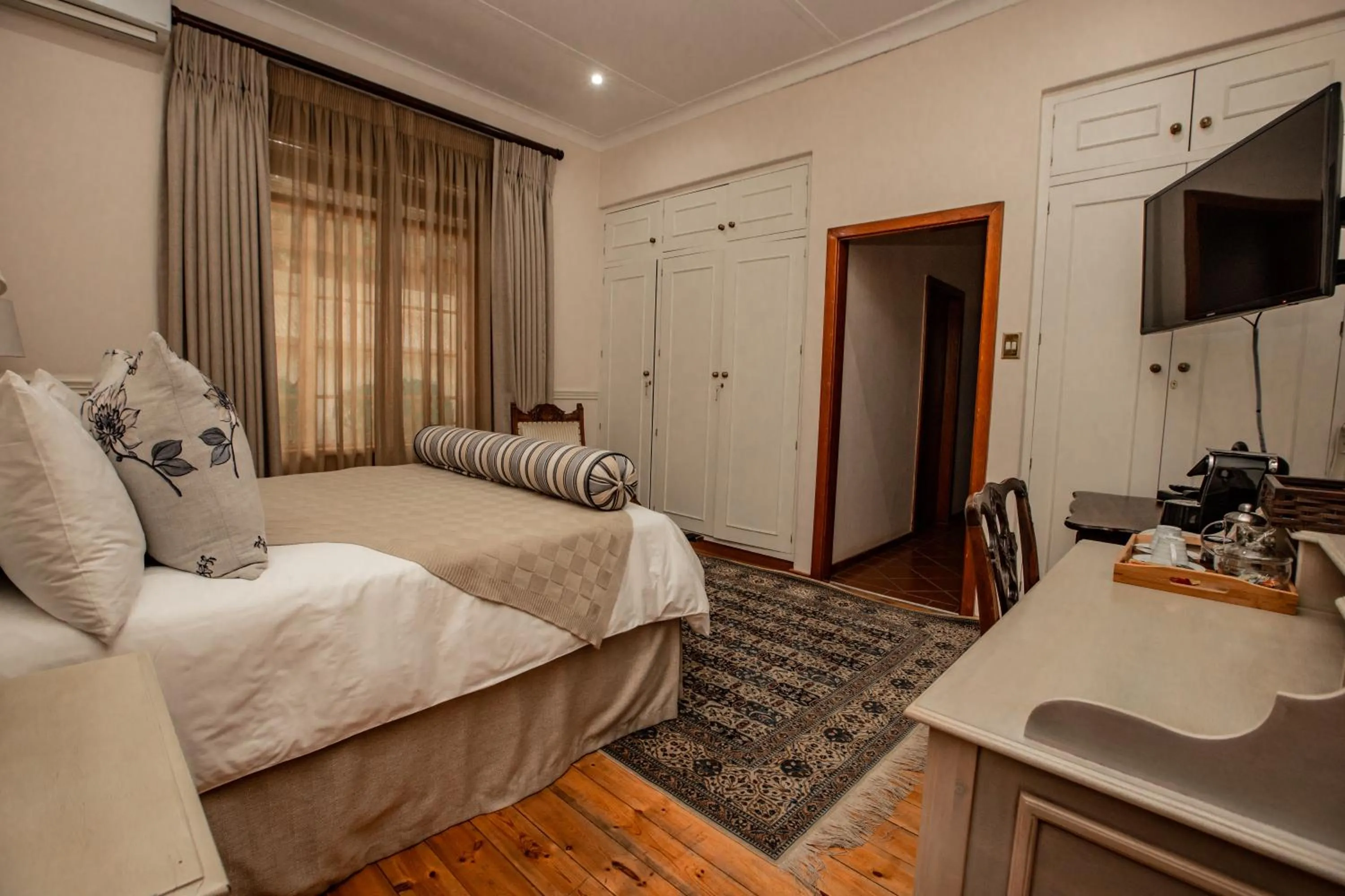 Photo of the whole room, Bed in Kleine Constantia Boutique Guest House