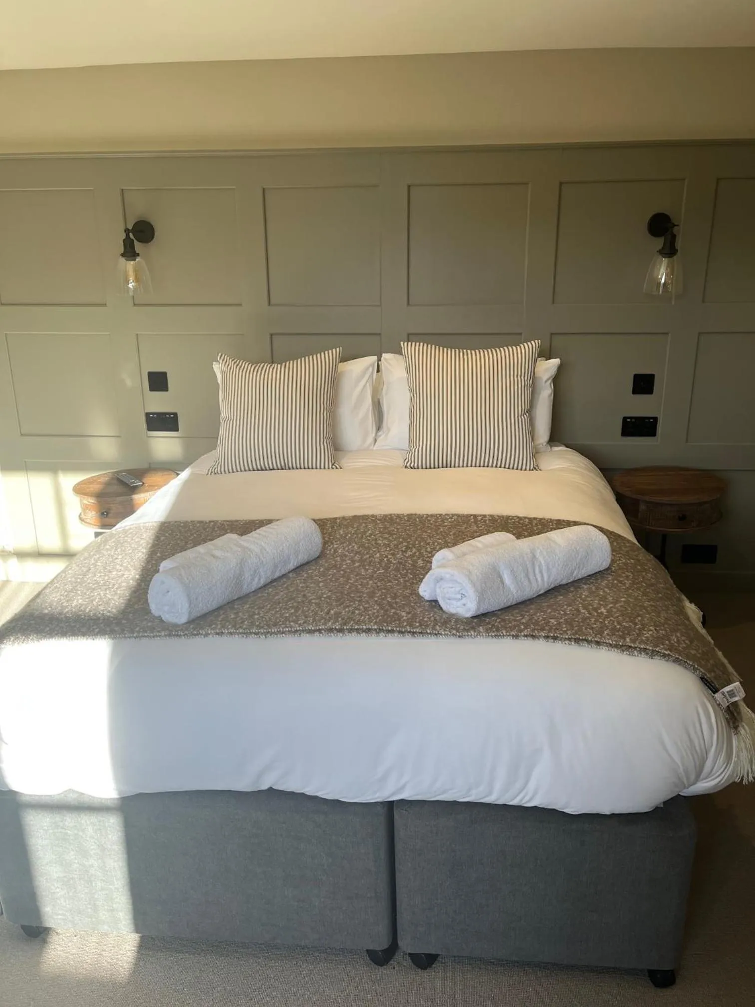 Bedroom, Bed in The Punchbowl Inn