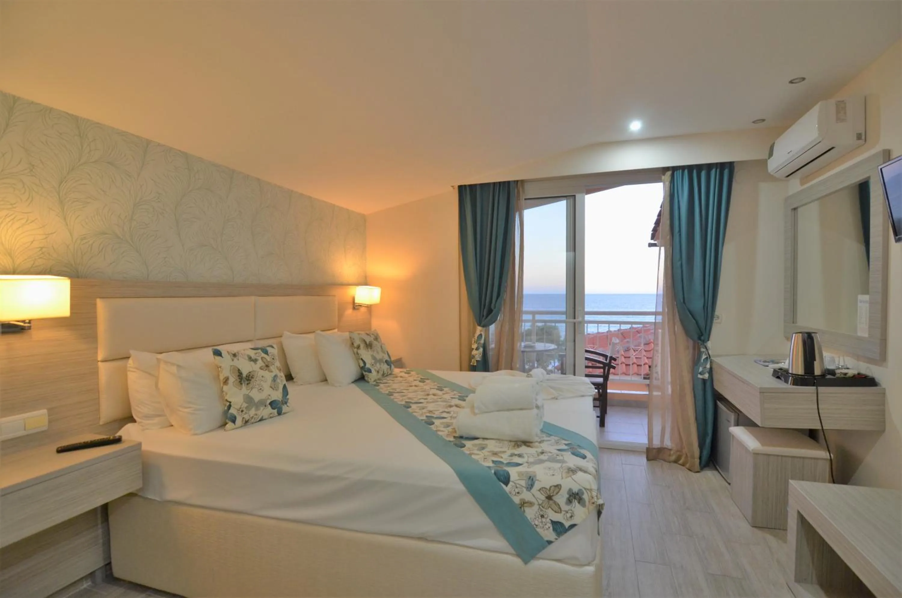 Photo of the whole room, Bed in Grand Beach Hotel Thassos