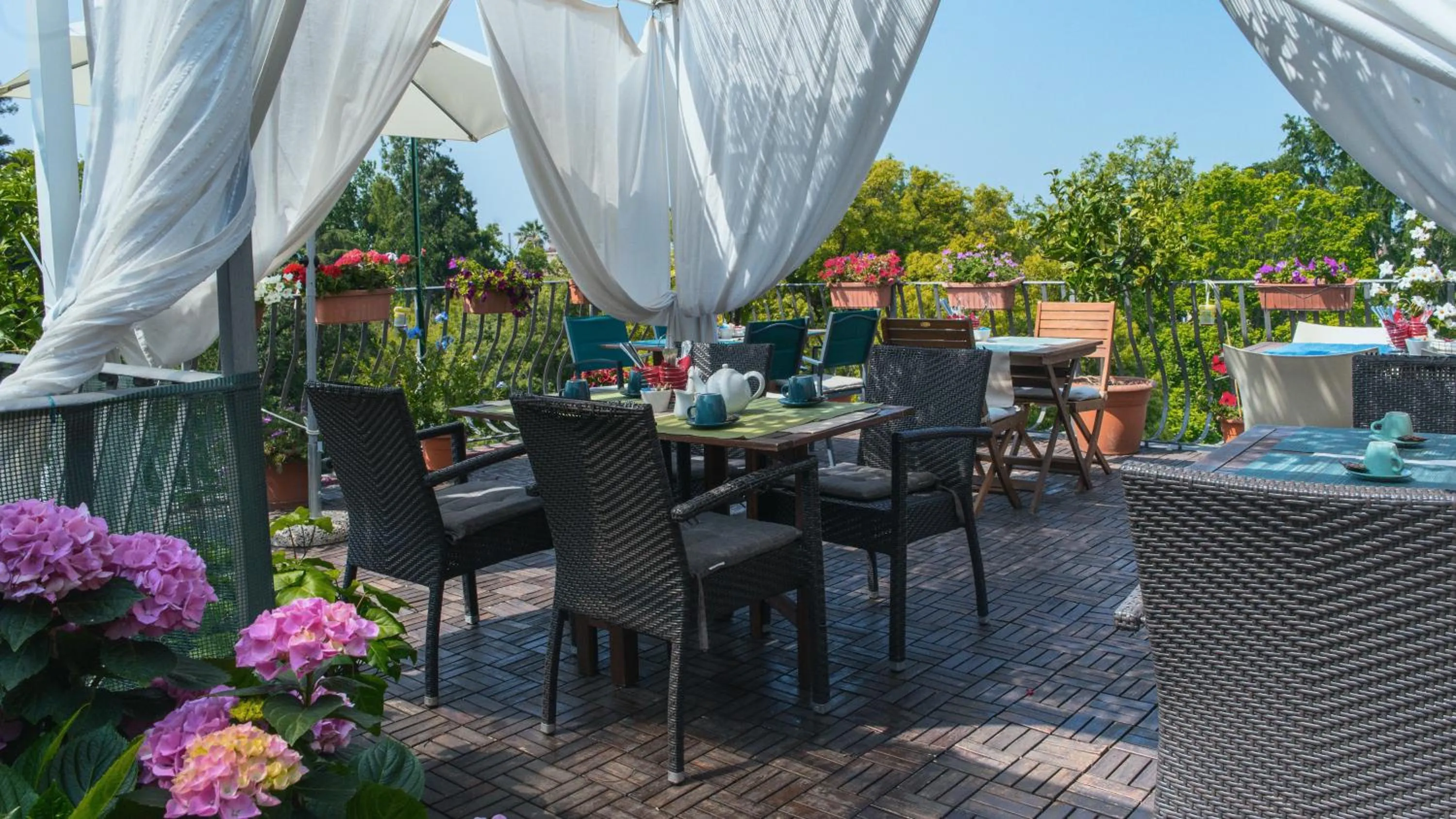 Spring in B&B 7 Rooms