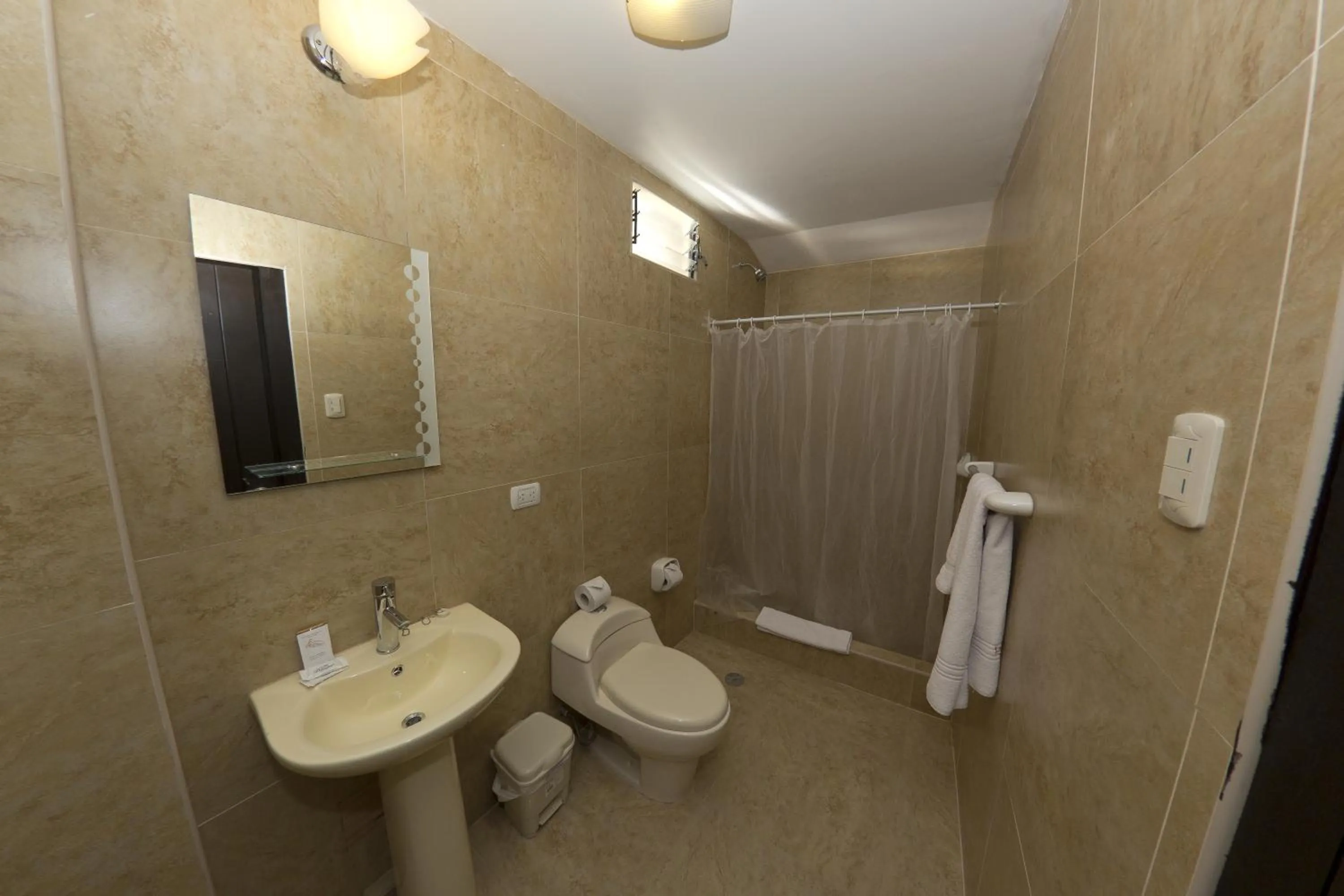 Bathroom in Yabar Hotel Plaza