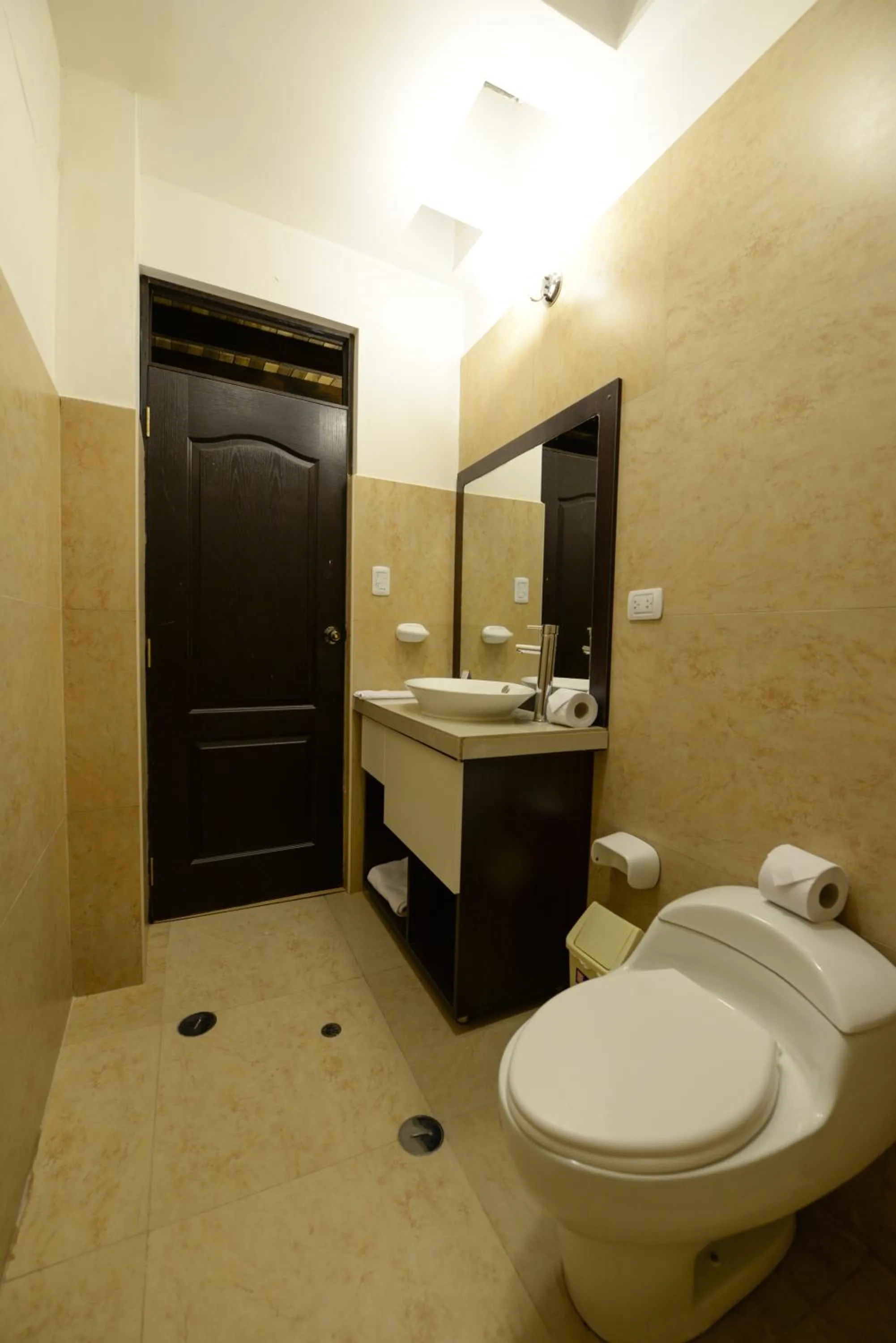 Bathroom in Yabar Hotel Plaza