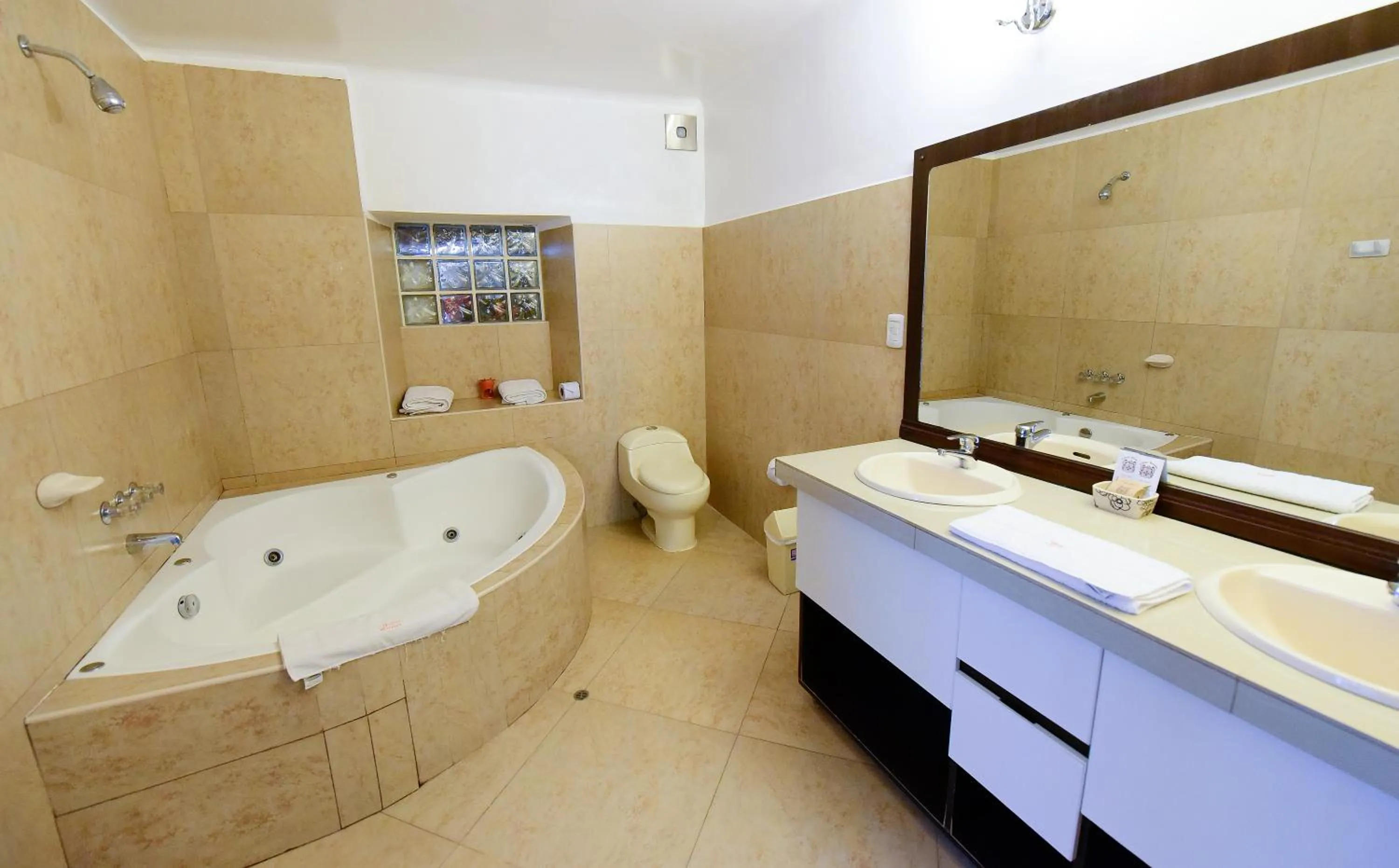 Hot Tub in Yabar Hotel Plaza