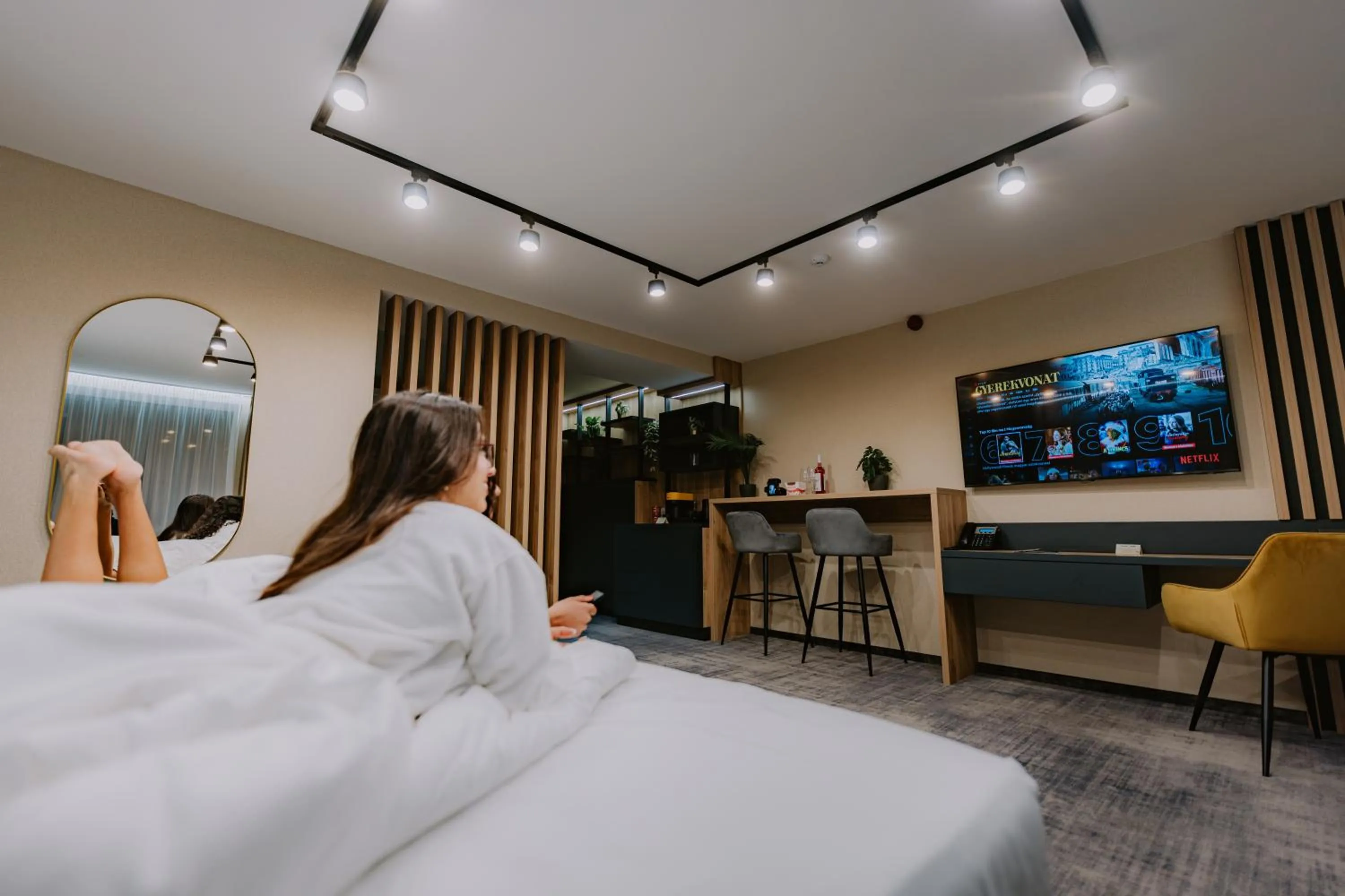 TV and multimedia, Bed in Hotel Auris