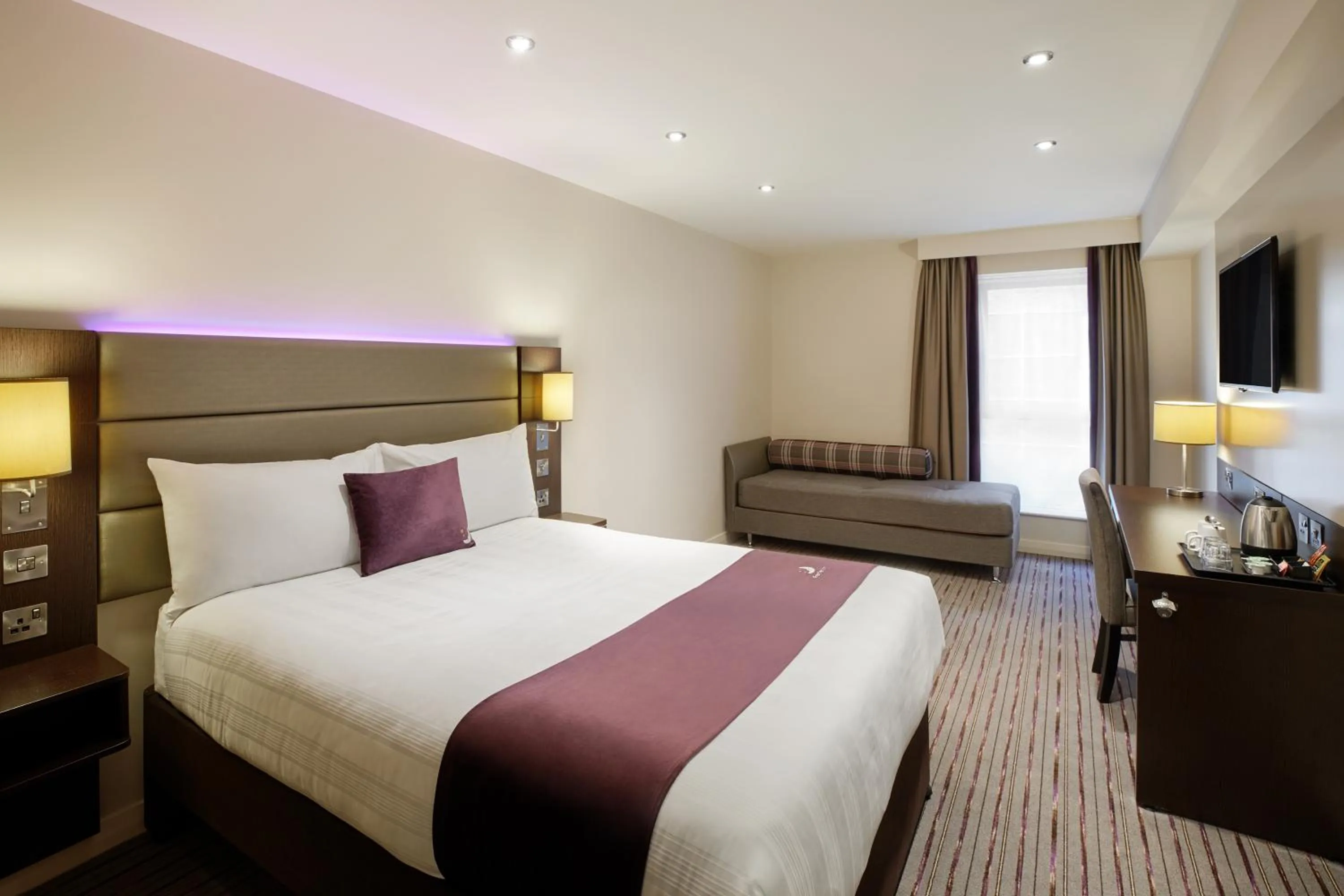 Bedroom, Bed in Premier Inn Dublin City Gloucester St South