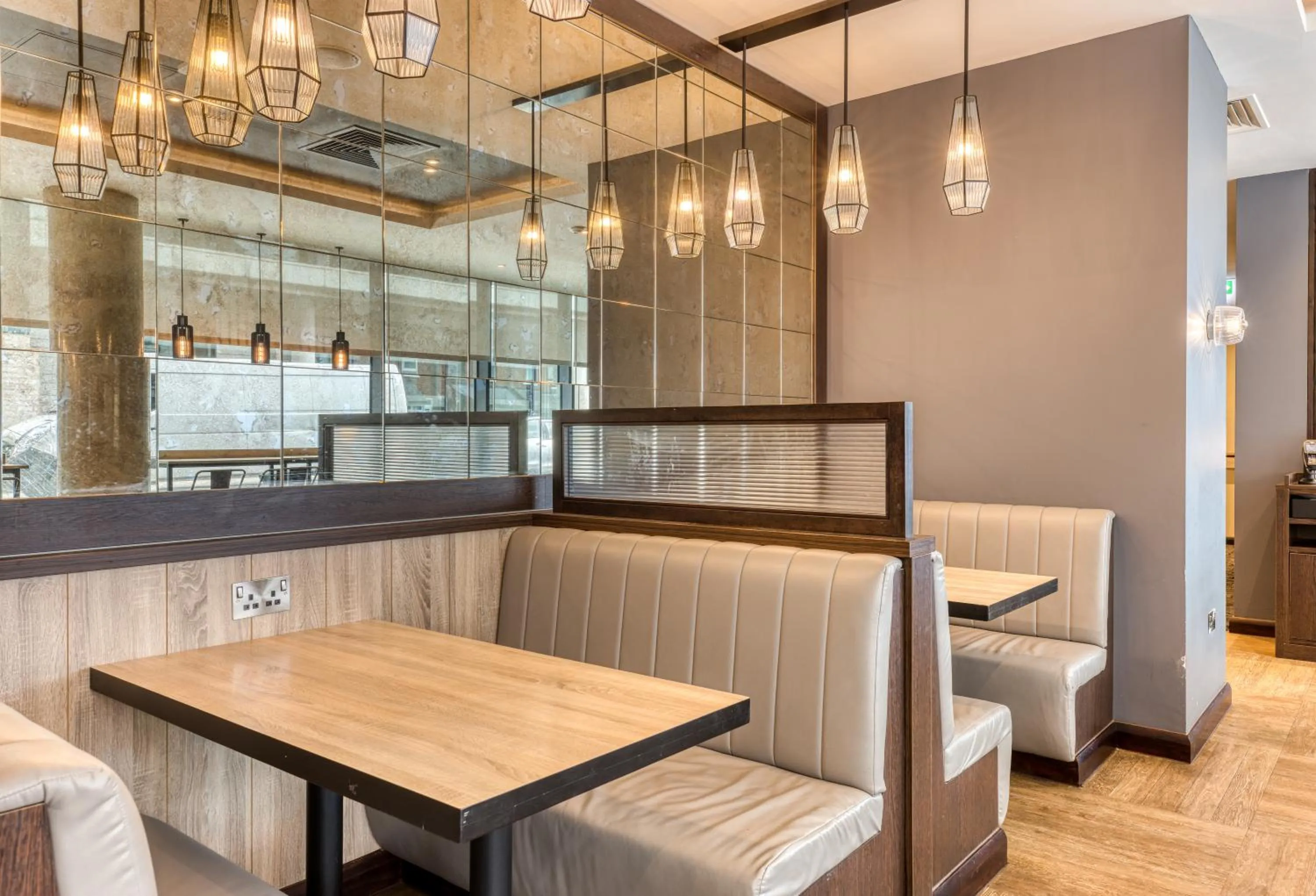 Restaurant/places to eat in Premier Inn Dublin City Gloucester St South