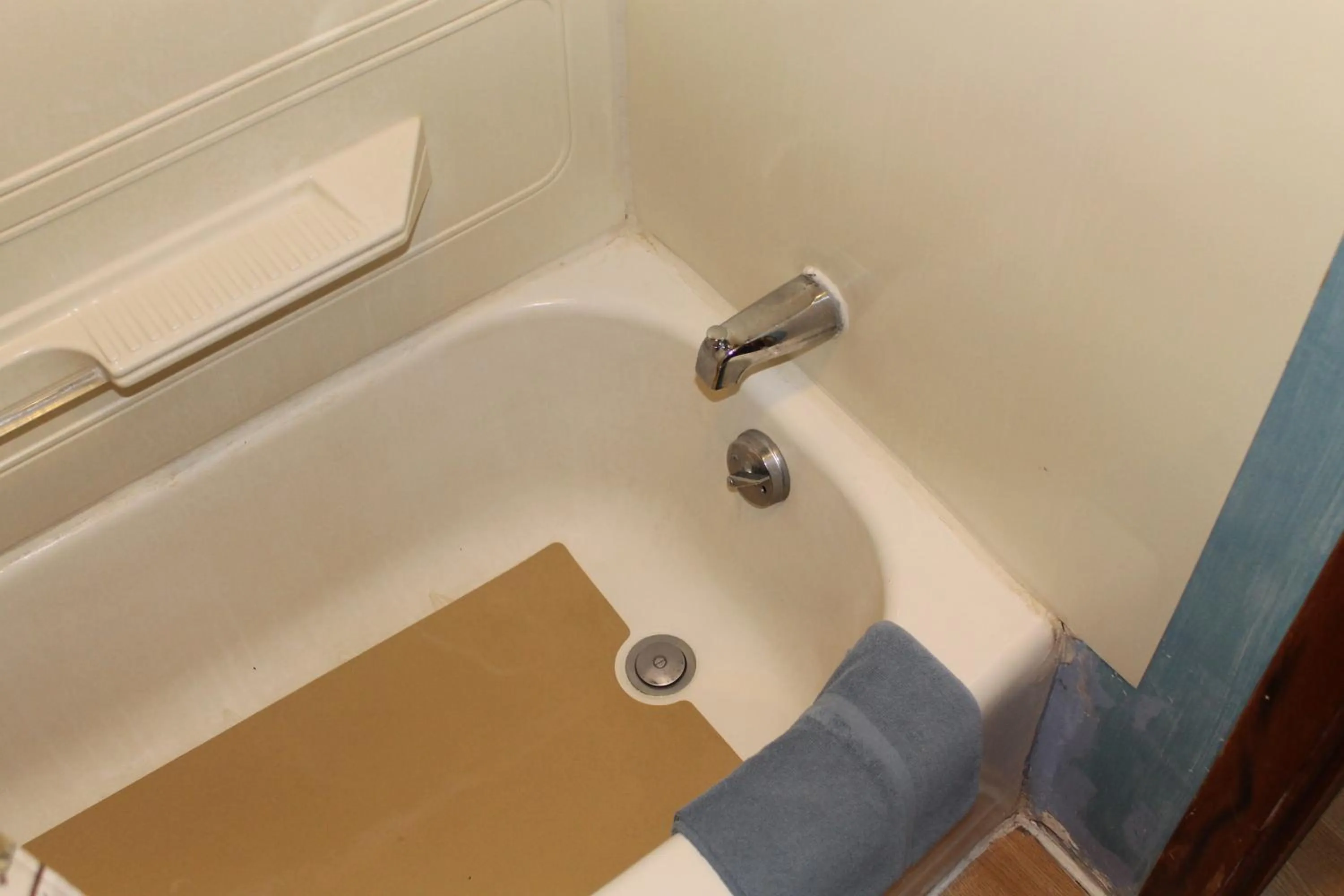 Shower in Chateau Lodge